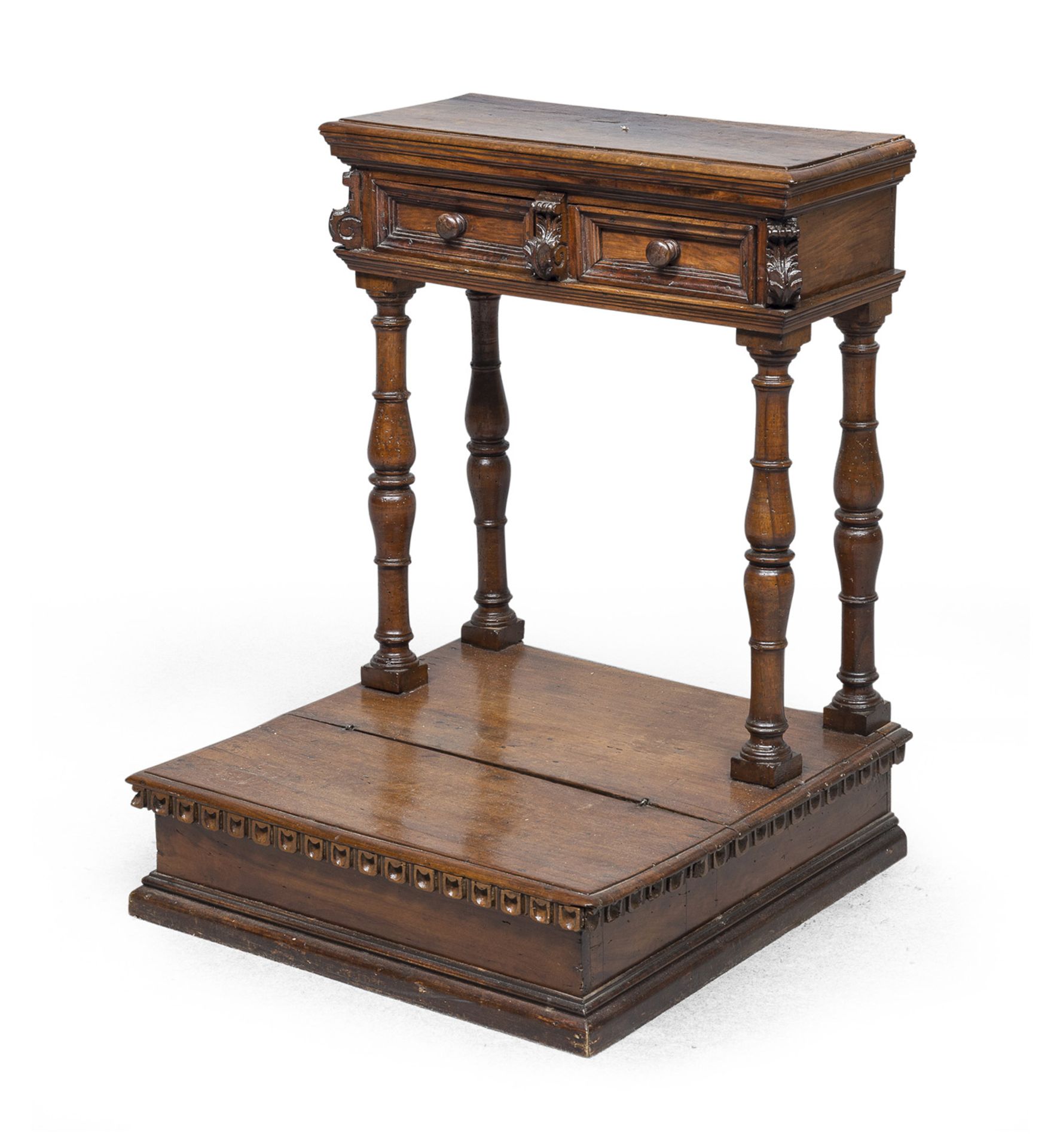 RARE WALNUT PRIE DIEU EMILIA 17th CENTURY