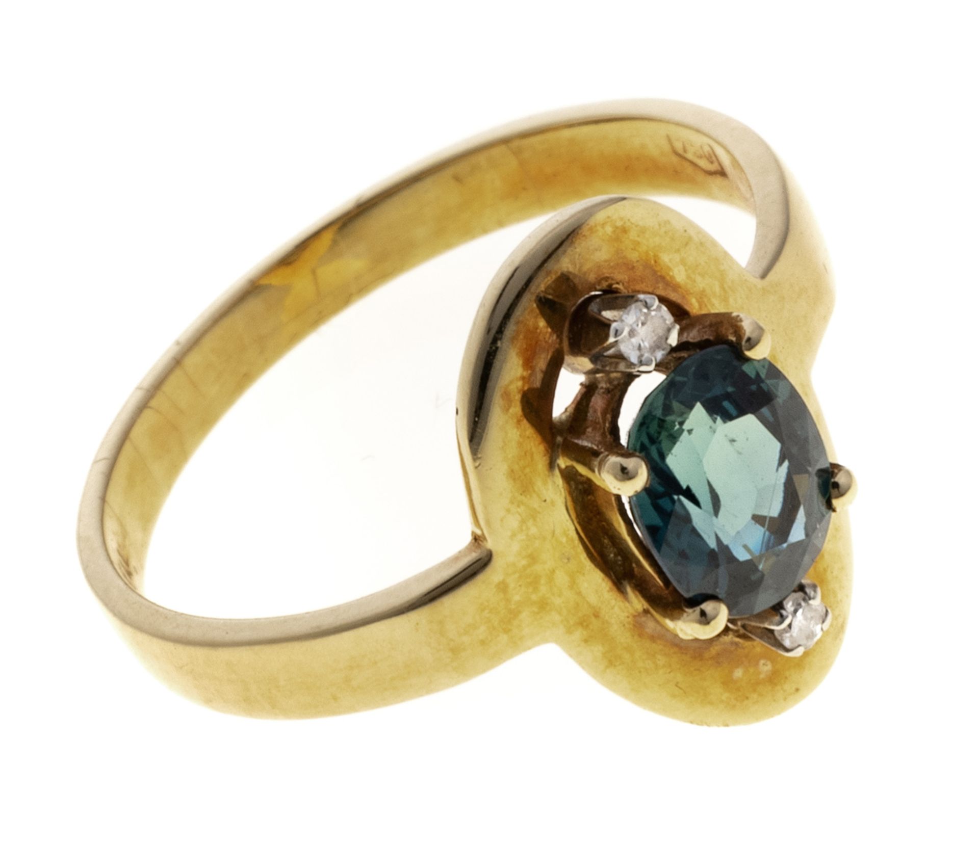 GOLD RING WITH SAPPHIRE AND DIAMONDS