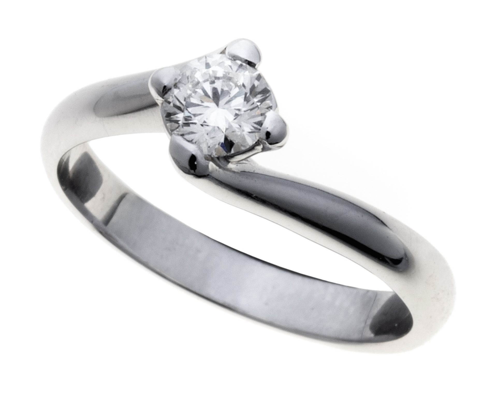 WHITE GOLD SOLITAIRE RING WITH DIAMOND