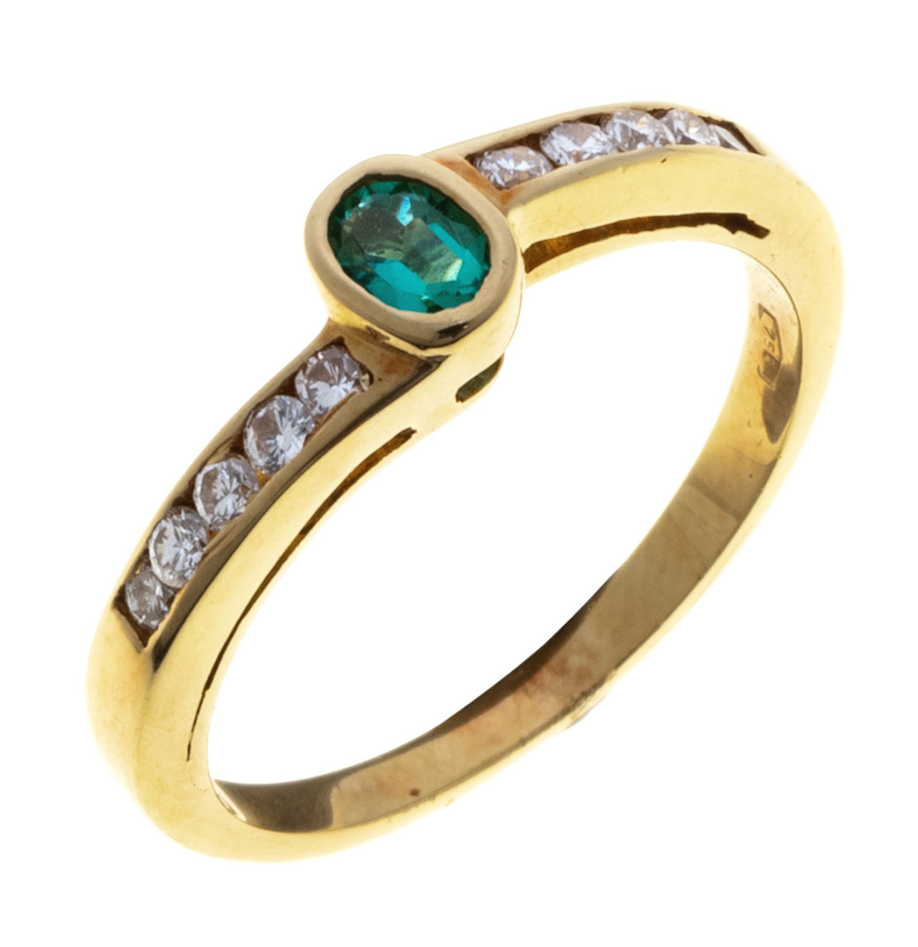 GOLD RING WITH EMERALD AND DIAMONDS