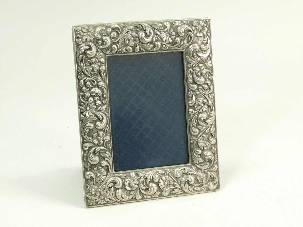 PHOTOGRAPH FRAME.