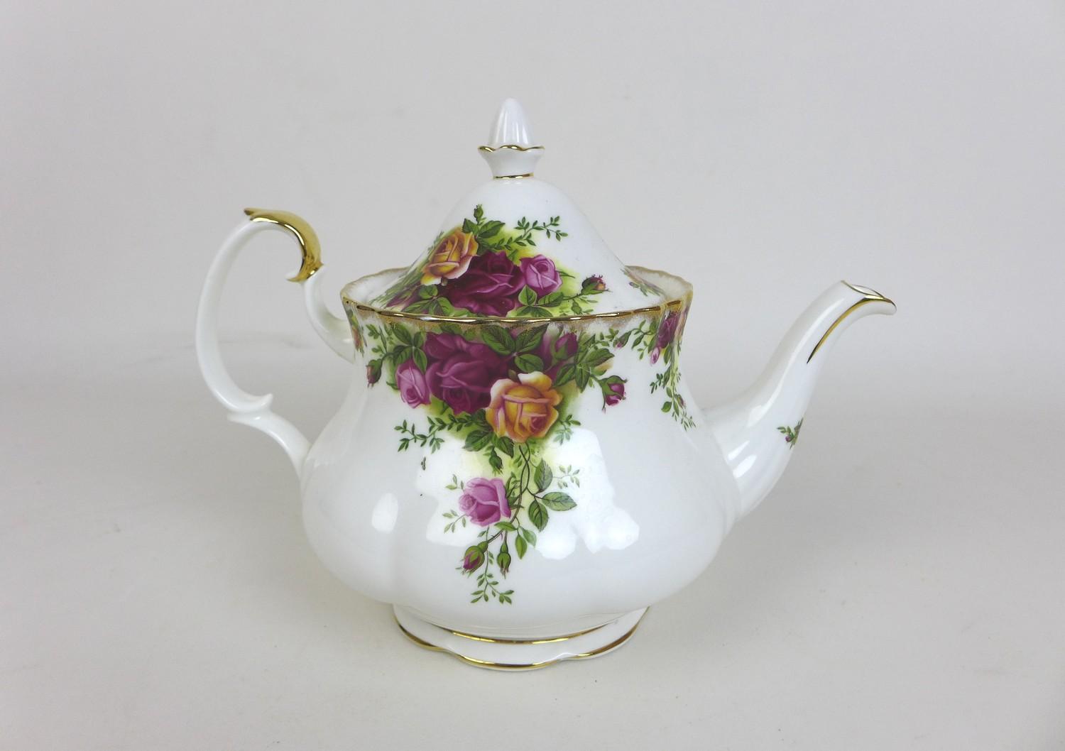 A Royal Albert part dinner, tea and coffee service, decorated in the Old Country Roses pattern, - Image 3 of 9