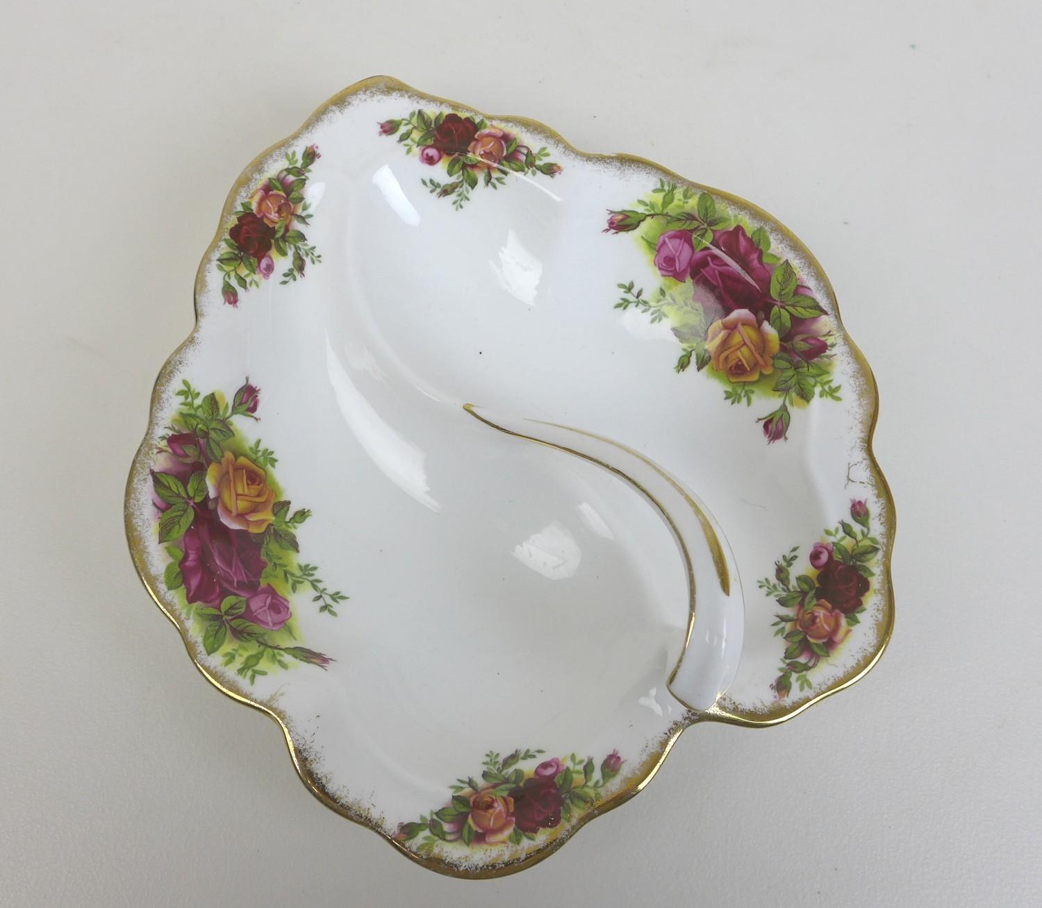 A Royal Albert part dinner, tea and coffee service, decorated in the Old Country Roses pattern, - Image 6 of 9