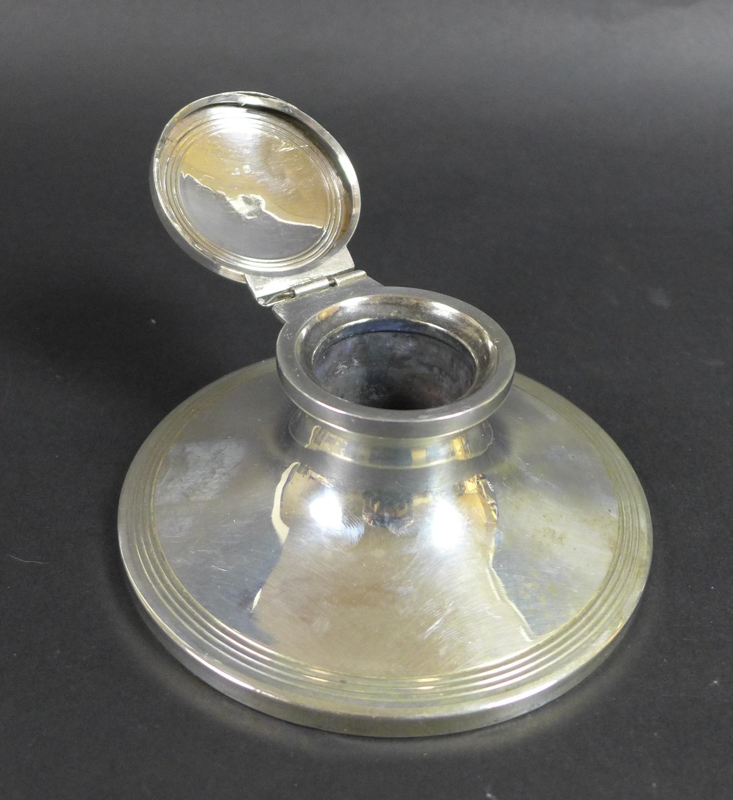 A group of silver items, comprising a George V inkwell a/f, 12.5cm diameter, 5.5cm high, Adie - Image 4 of 13