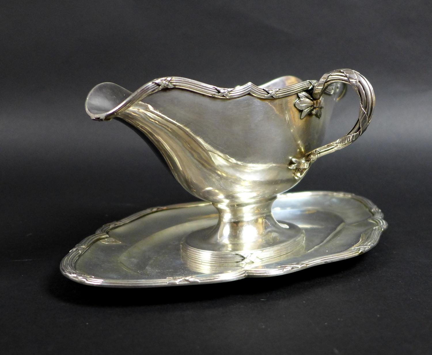 A French silver sauce boat and stand, the sauce boat with scalloped rim, the twin handles and rim - Image 2 of 8