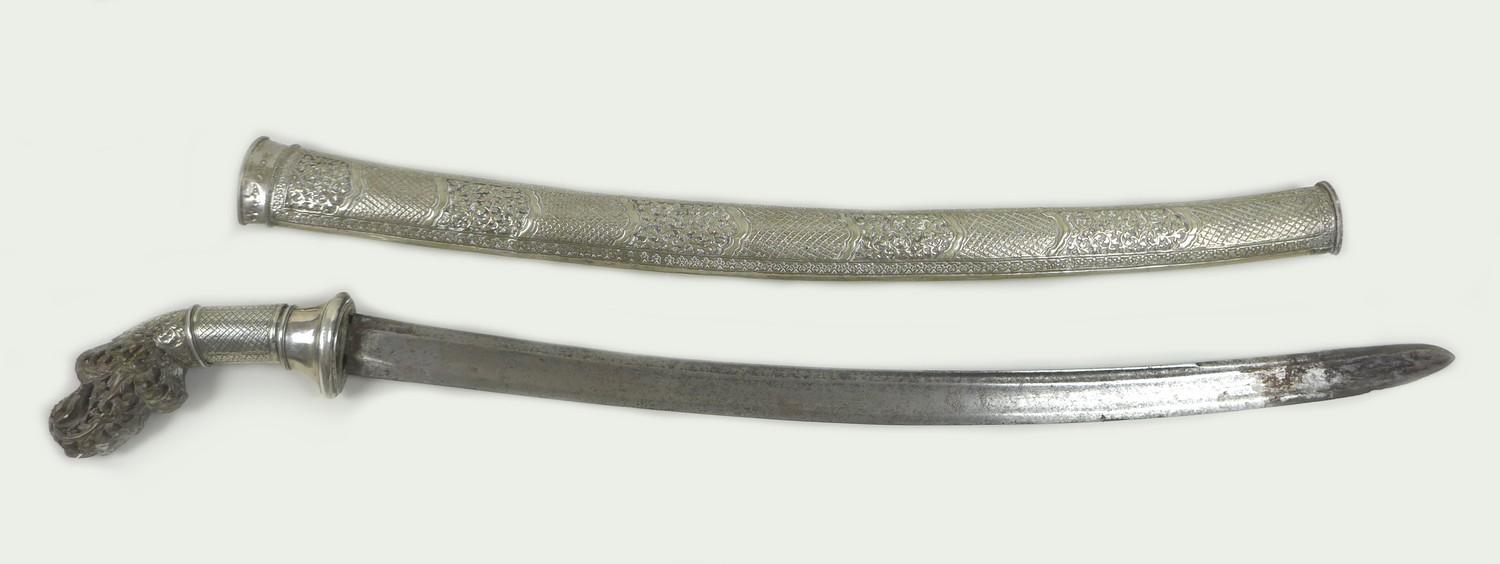 A 19th century white metal and horn handled sword, likely an Indonesian parang or pedang, with - Image 2 of 8