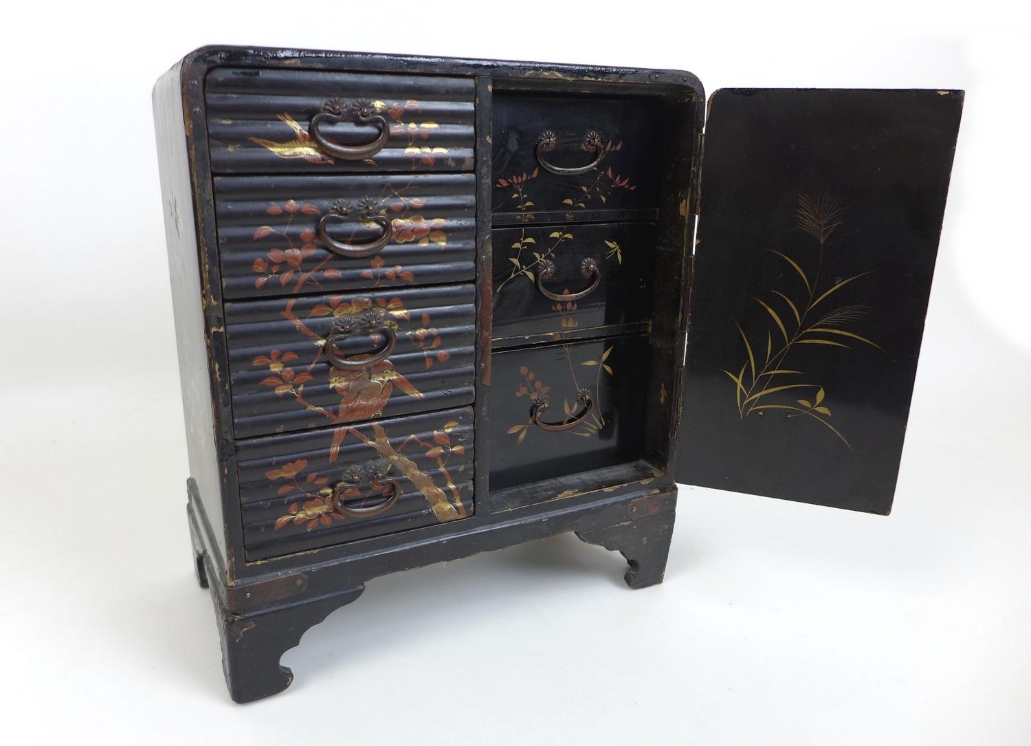 A group of Japanese wooden items, comprising an early 20th century Japanned jewellery box in the - Image 3 of 6