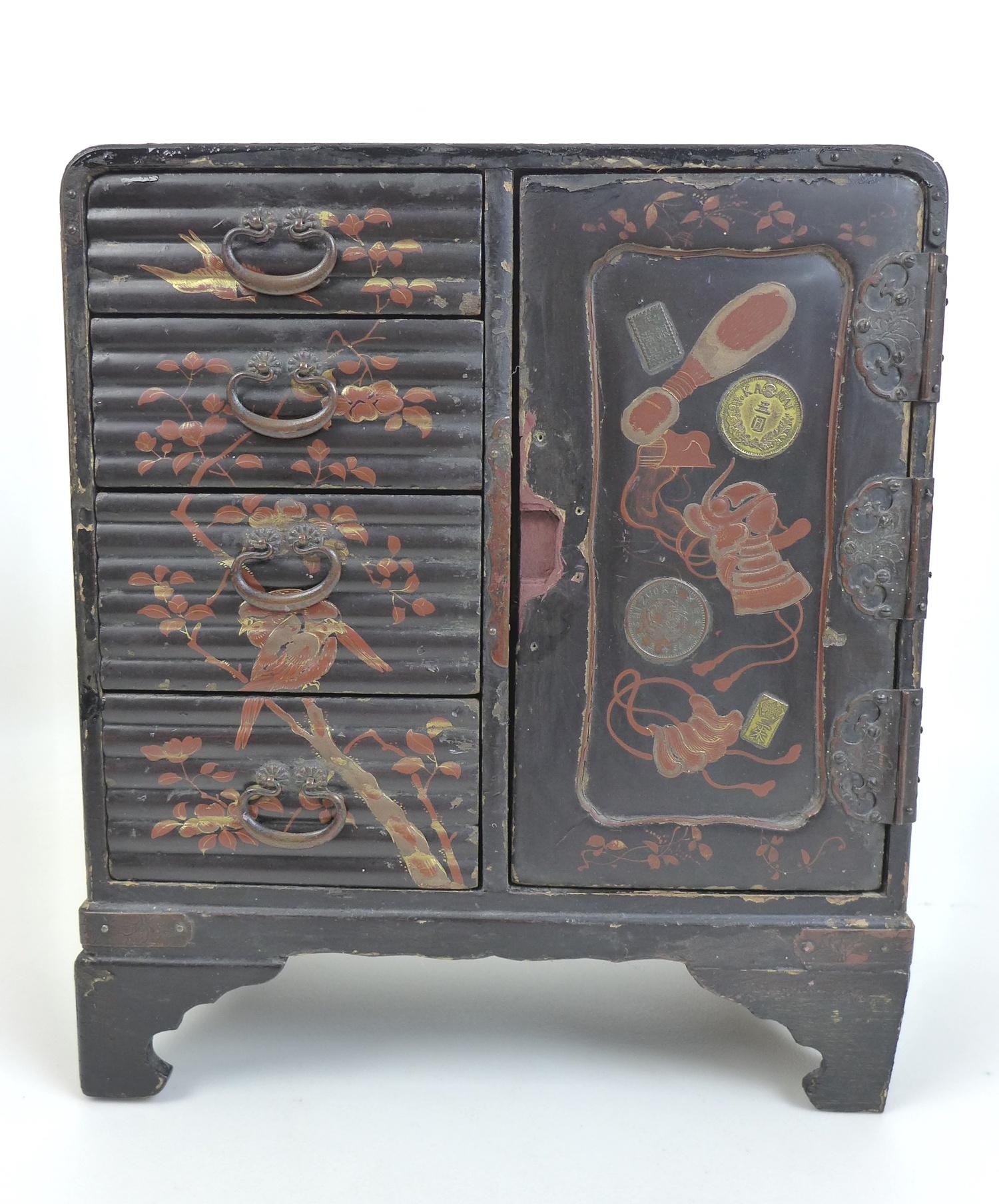 A group of Japanese wooden items, comprising an early 20th century Japanned jewellery box in the - Image 2 of 6