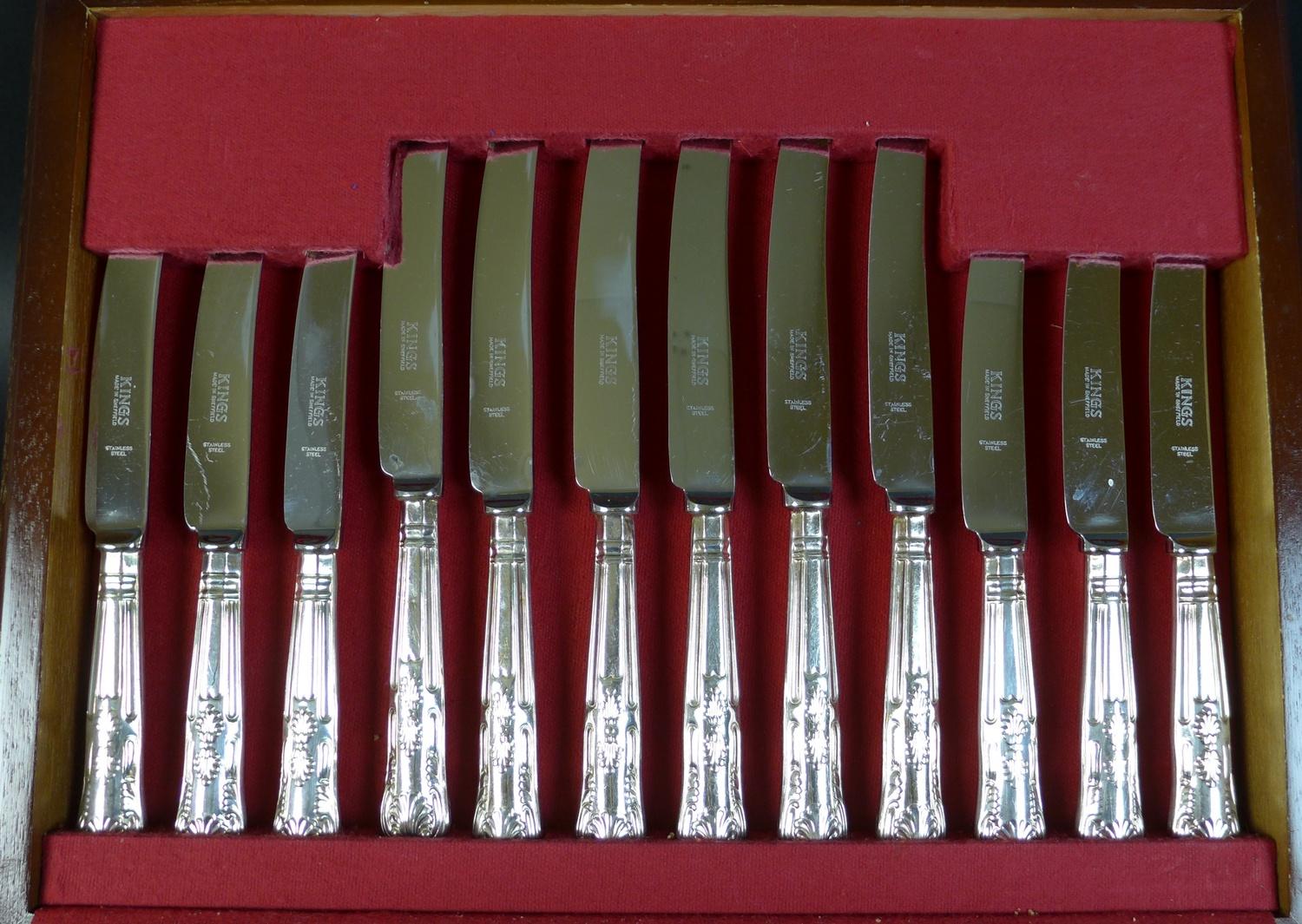 A modern canteen of silver plated cutlery, Kings Pattern, six place settings, 44 pieces total, two - Image 3 of 7