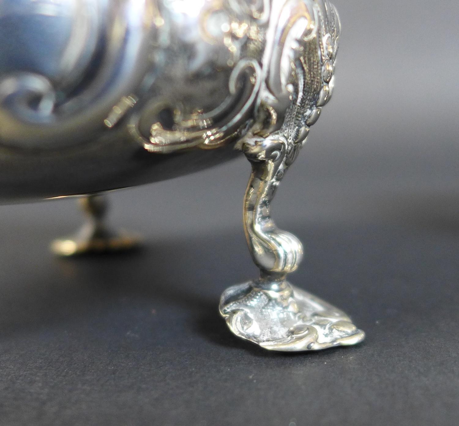 A set of four Victorian silver cauldron salts, each engraved with a single 'R' to one side and - Image 19 of 21