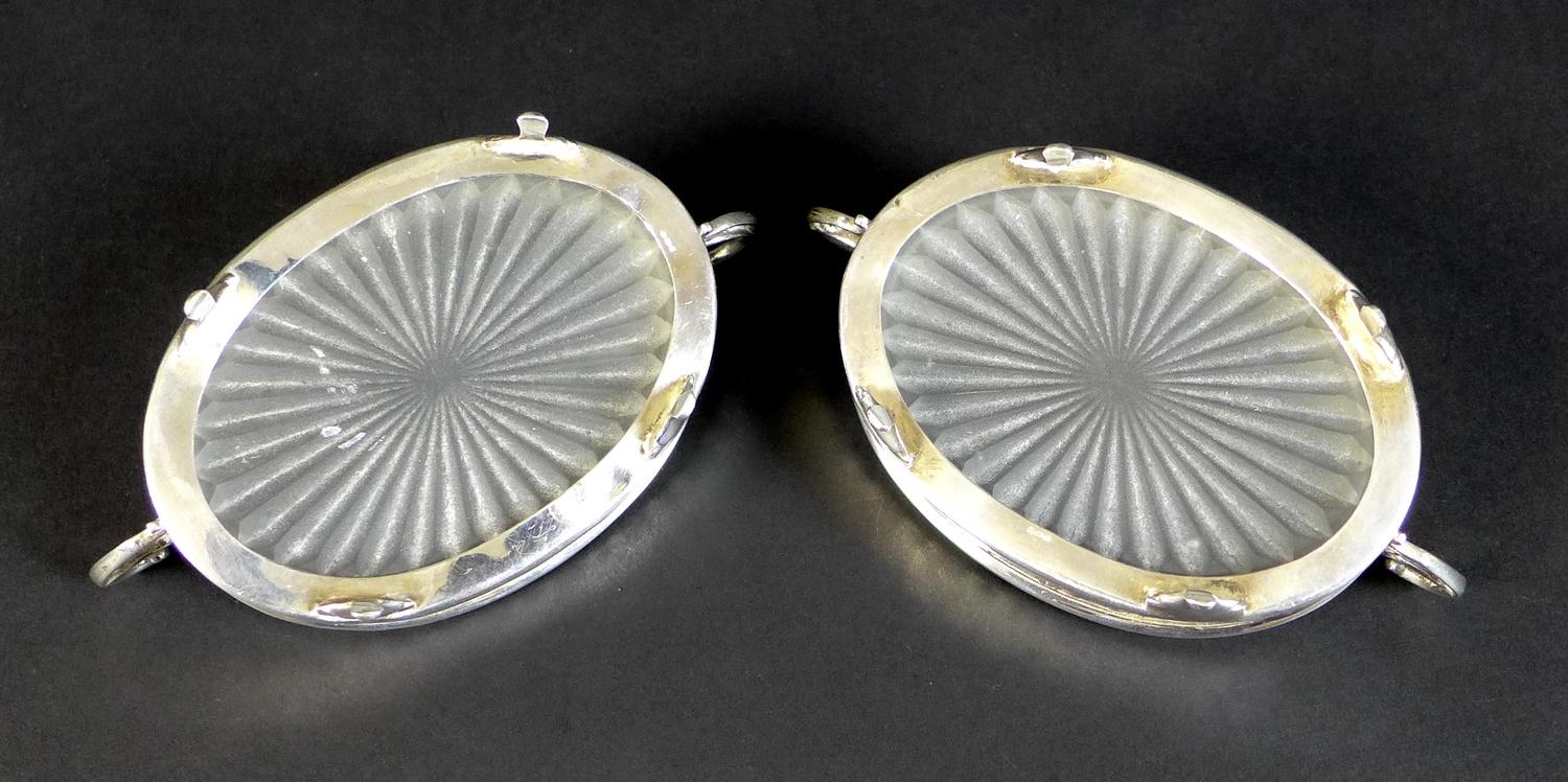 A pair of Elizabeth II silver butter dishes with matching butter knives, of oval form with with twin - Image 6 of 13