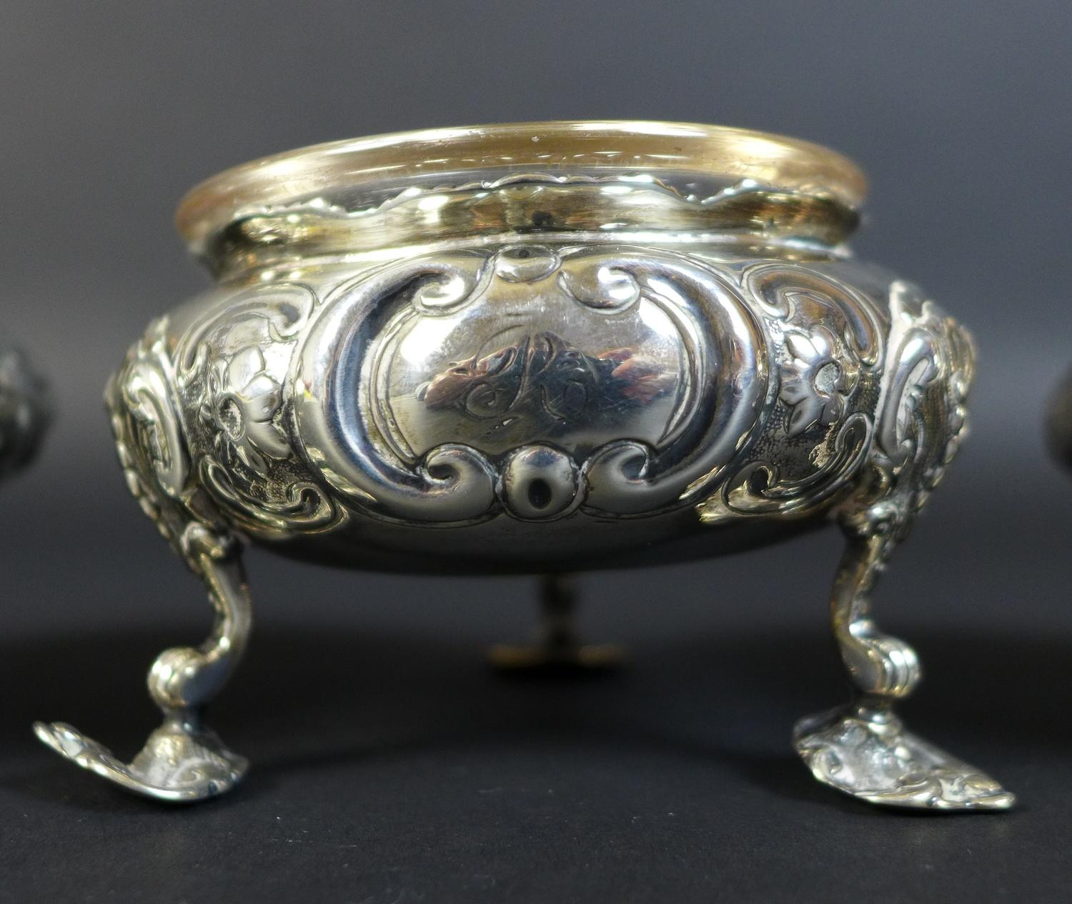 A set of four Victorian silver cauldron salts, each engraved with a single 'R' to one side and - Image 13 of 21