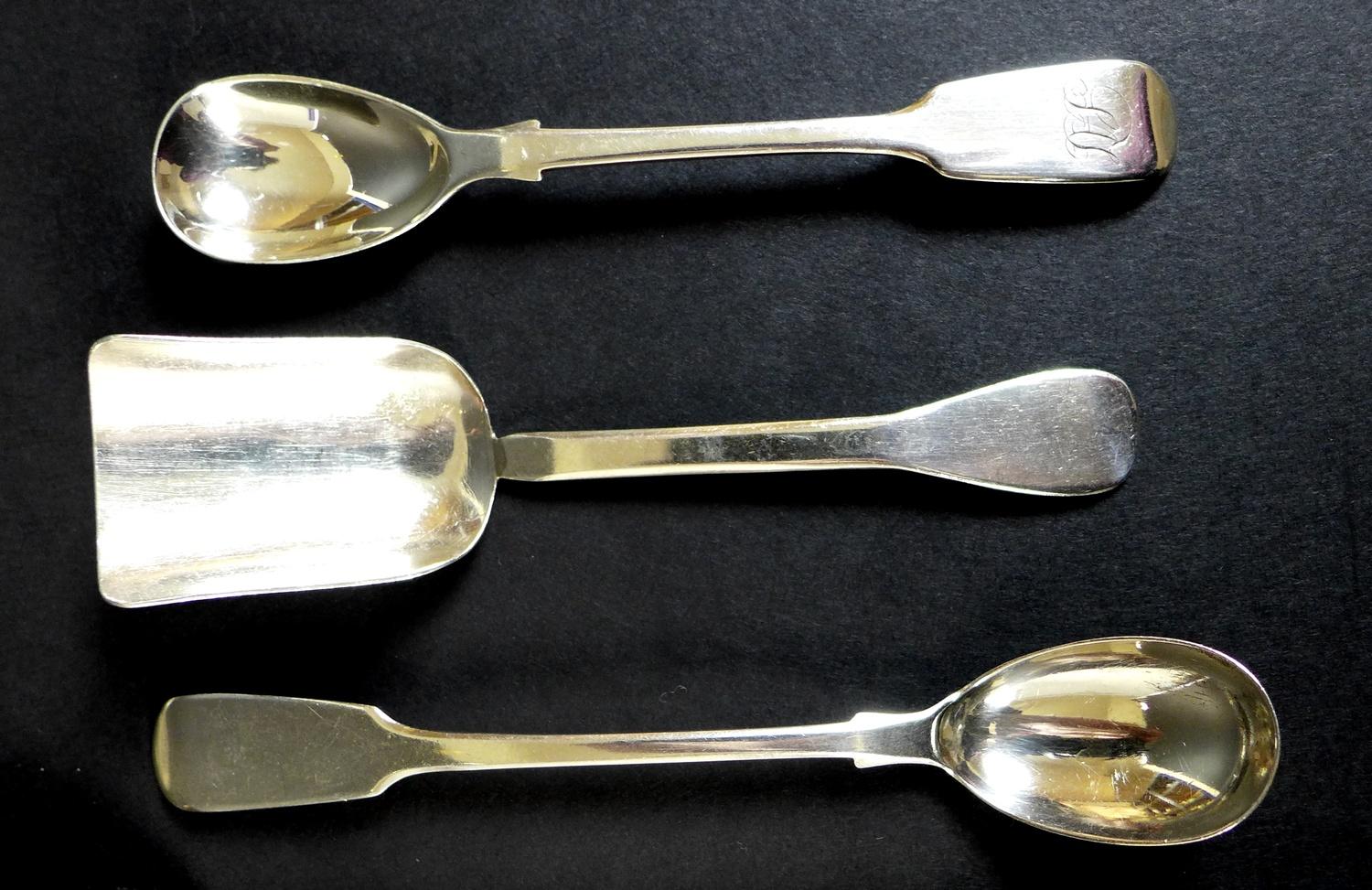 A group of Georgian and later silver flatware comprising a pair of Peter and Anne Bateman sugar - Image 8 of 13