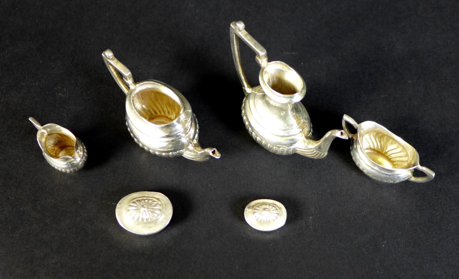 An Elizabeth II silver miniature tea and coffee service, comprising a teapot with lid, 5.3 by 2.2 by - Image 5 of 14