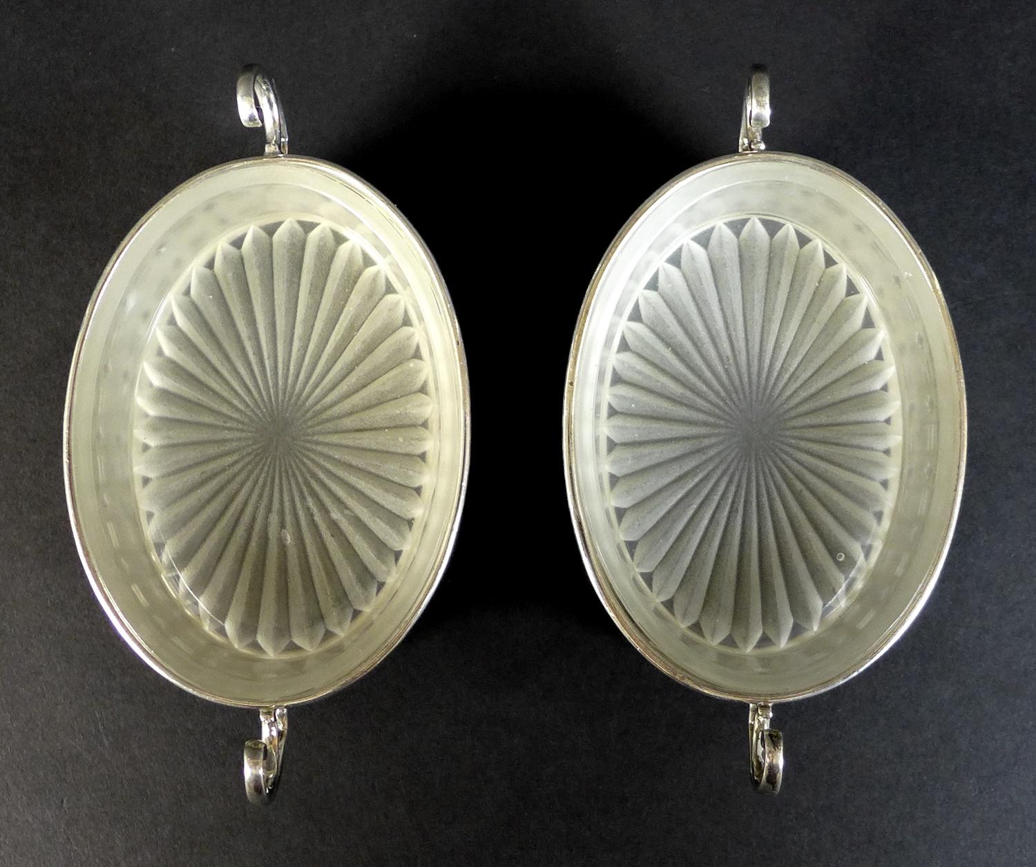 A pair of Elizabeth II silver butter dishes with matching butter knives, of oval form with with twin - Image 4 of 13