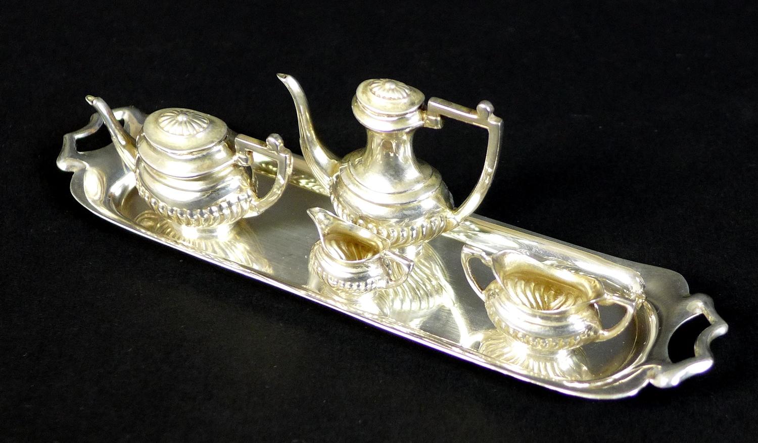 An Elizabeth II silver miniature tea and coffee service, comprising a teapot with lid, 5.3 by 2.2 by