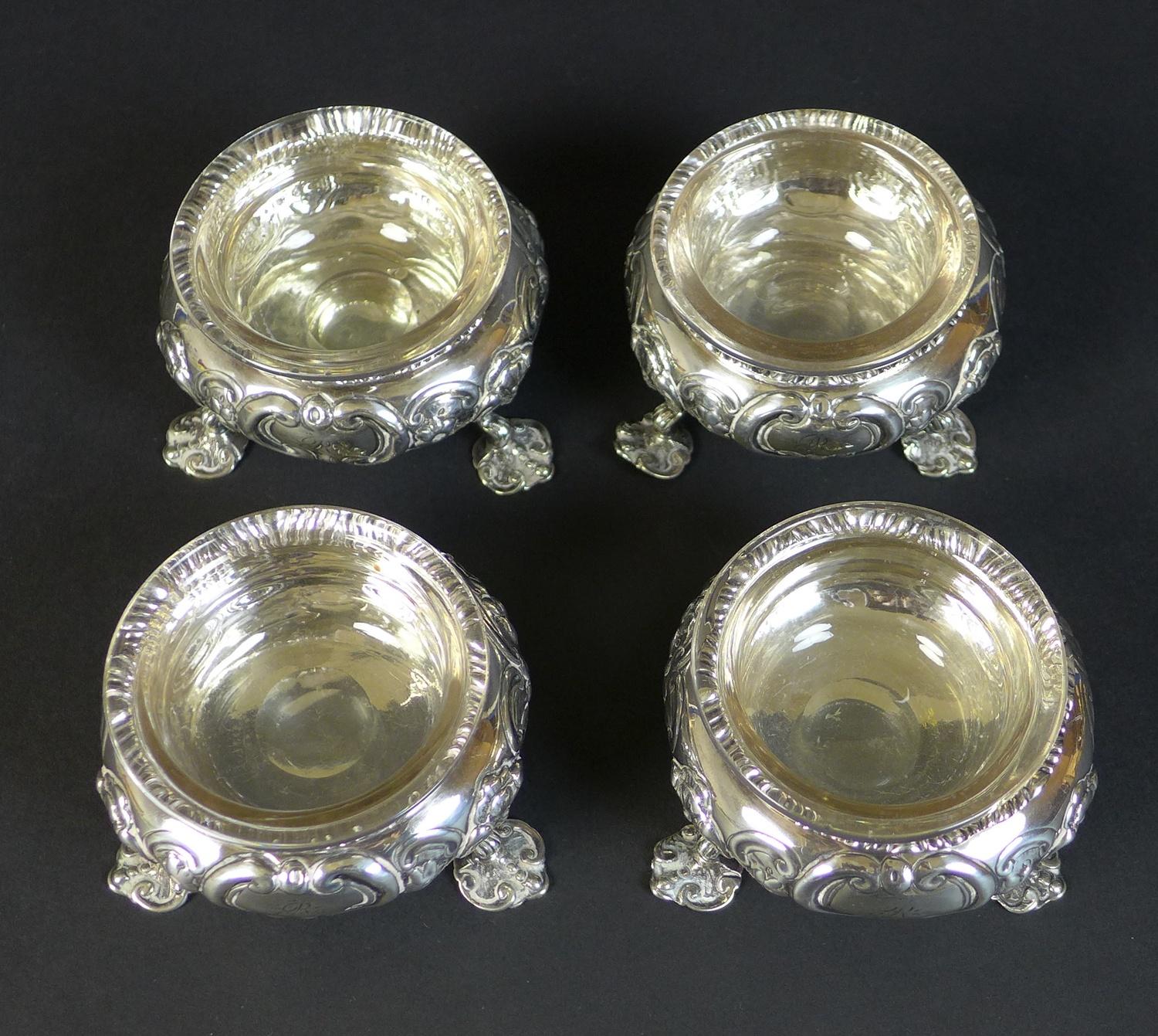 A set of four Victorian silver cauldron salts, each engraved with a single 'R' to one side and - Image 4 of 21