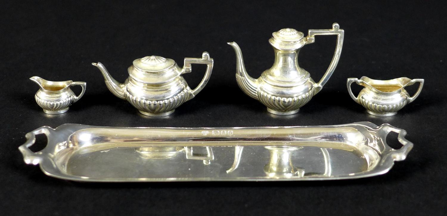 An Elizabeth II silver miniature tea and coffee service, comprising a teapot with lid, 5.3 by 2.2 by - Image 3 of 14