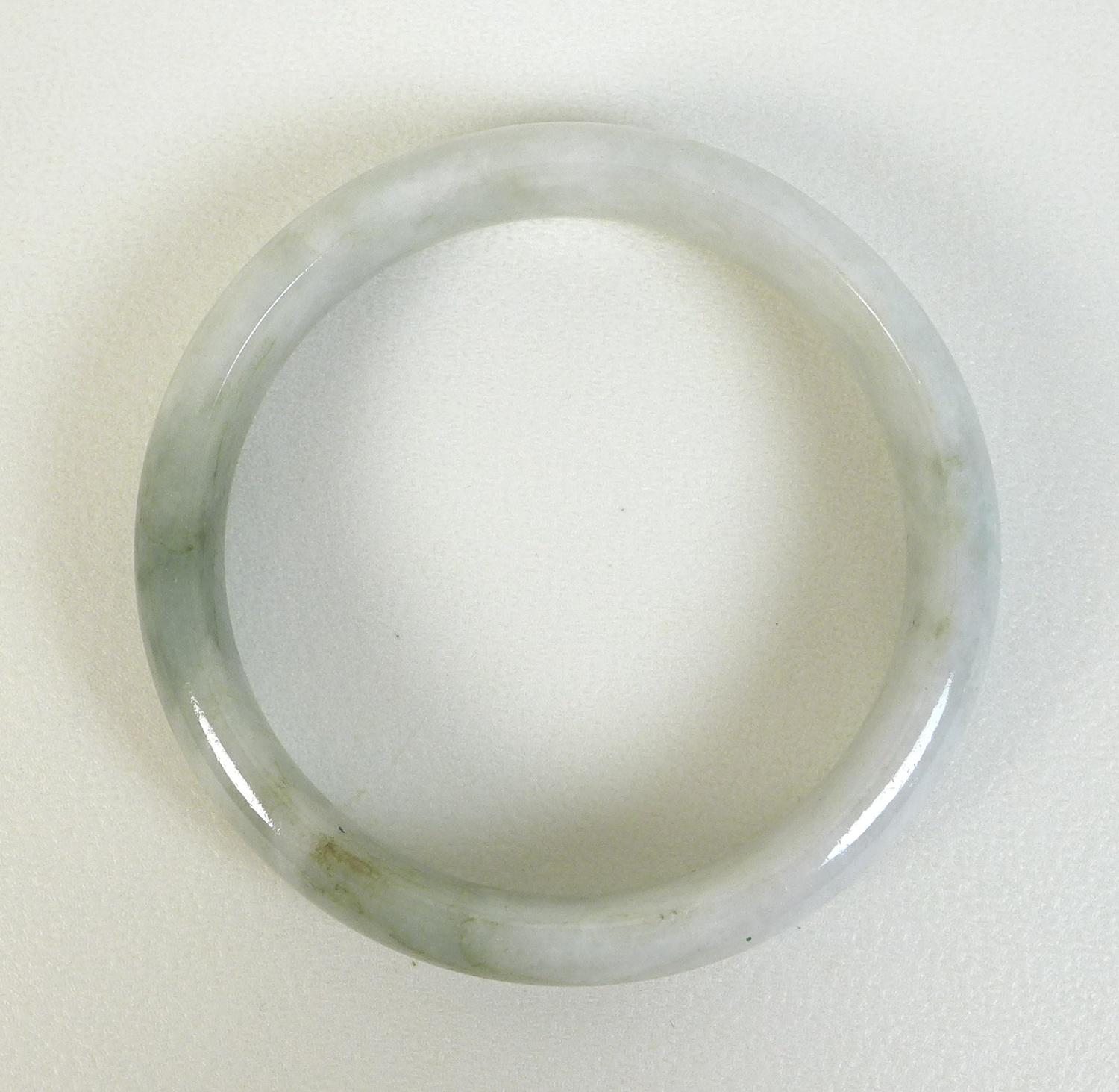 A Chinese mutton fat jade bowl, 11 by 4.5cm, together with a pale green and white jade bangle, 6cm - Image 7 of 7