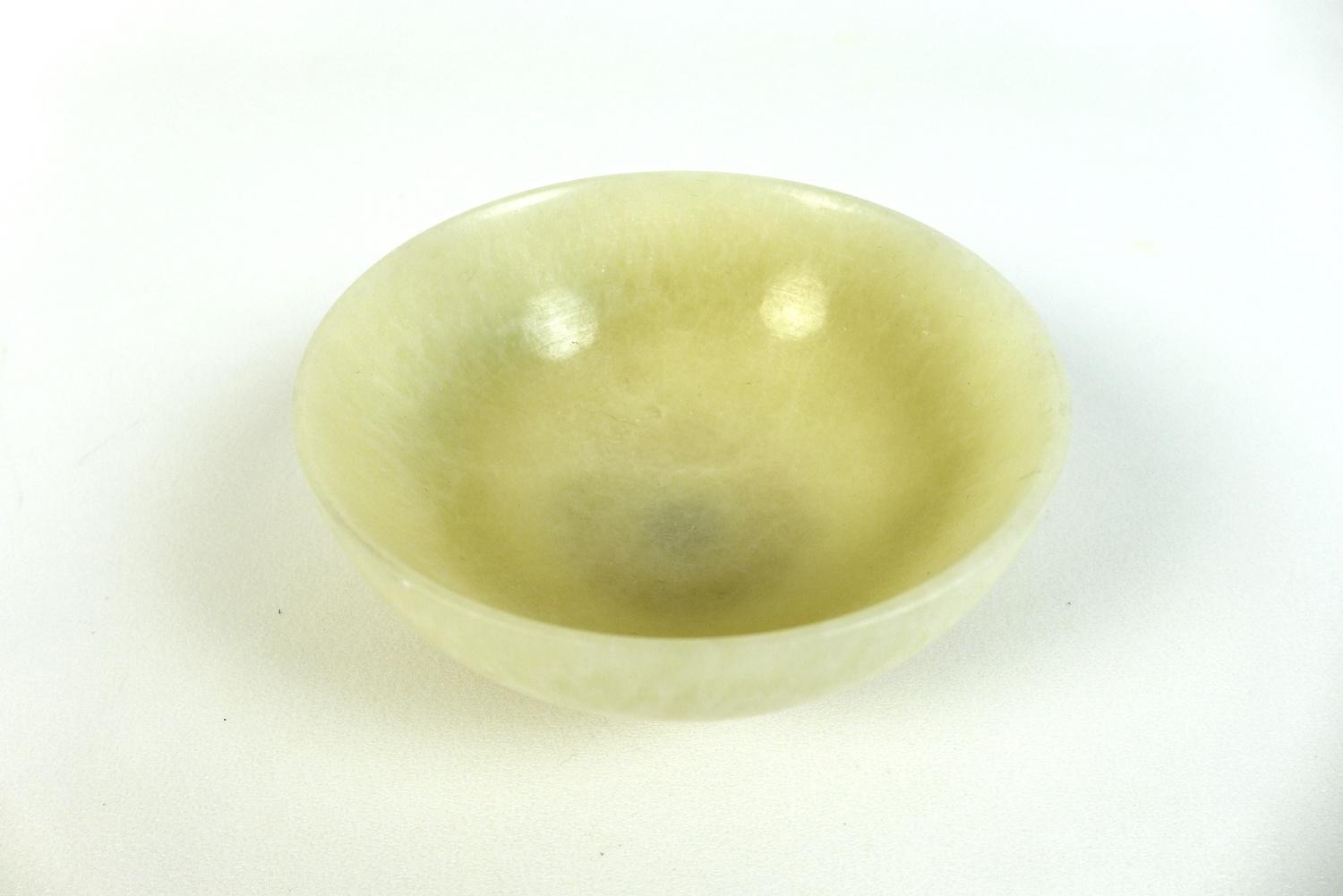 A Chinese mutton fat jade bowl, 11 by 4.5cm, together with a pale green and white jade bangle, 6cm - Image 4 of 7