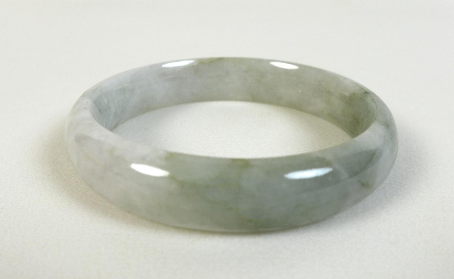 A Chinese mutton fat jade bowl, 11 by 4.5cm, together with a pale green and white jade bangle, 6cm - Image 6 of 7