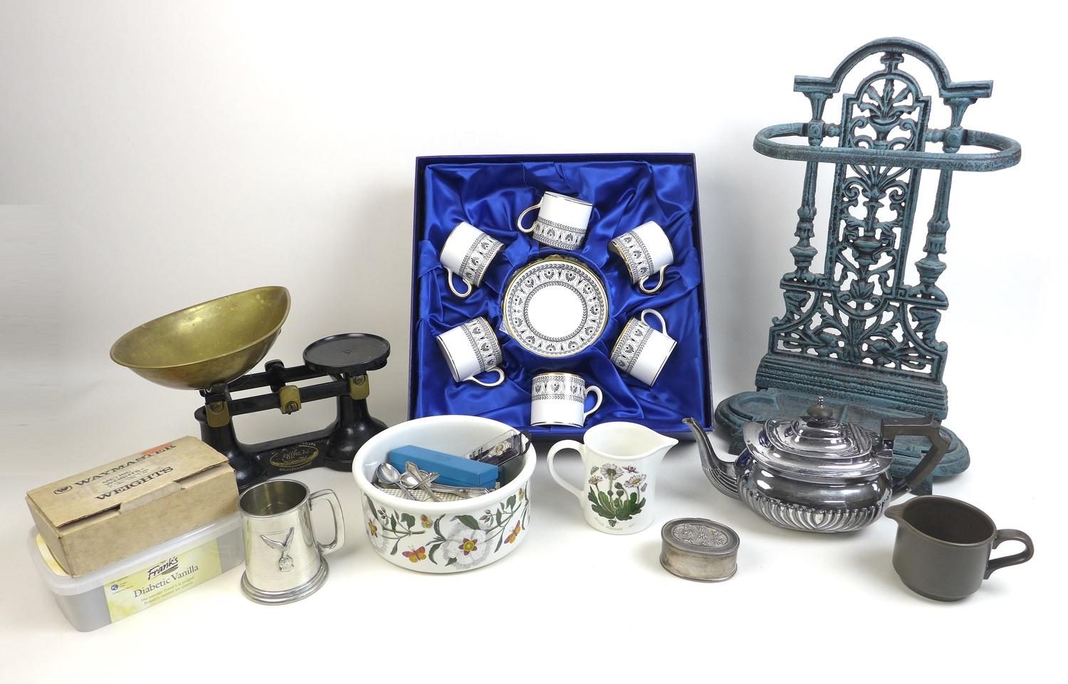 A group of over fifty collectables, including a Smiths eight day floating balance mantel clock - Image 4 of 7