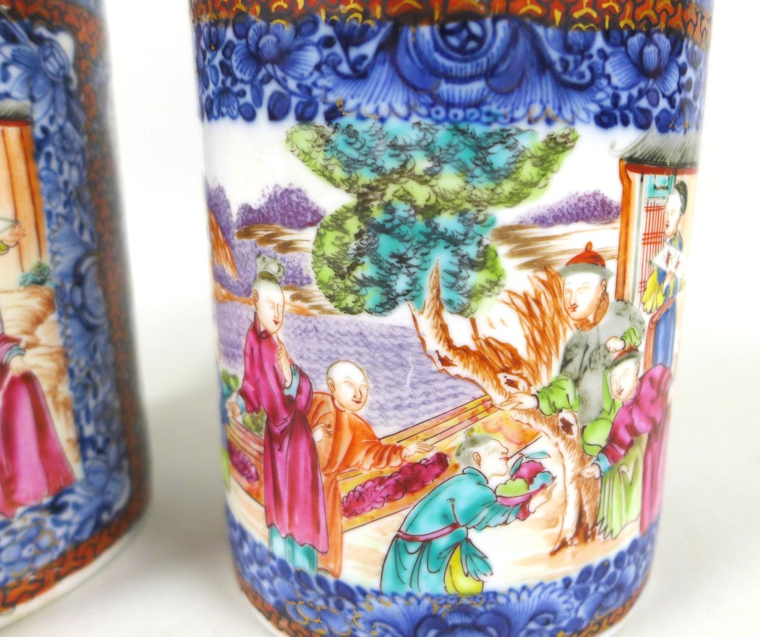 A pair of Chinese Export porcelain tankards, Qing Dynasty, early 19th century, decorated in - Image 3 of 10