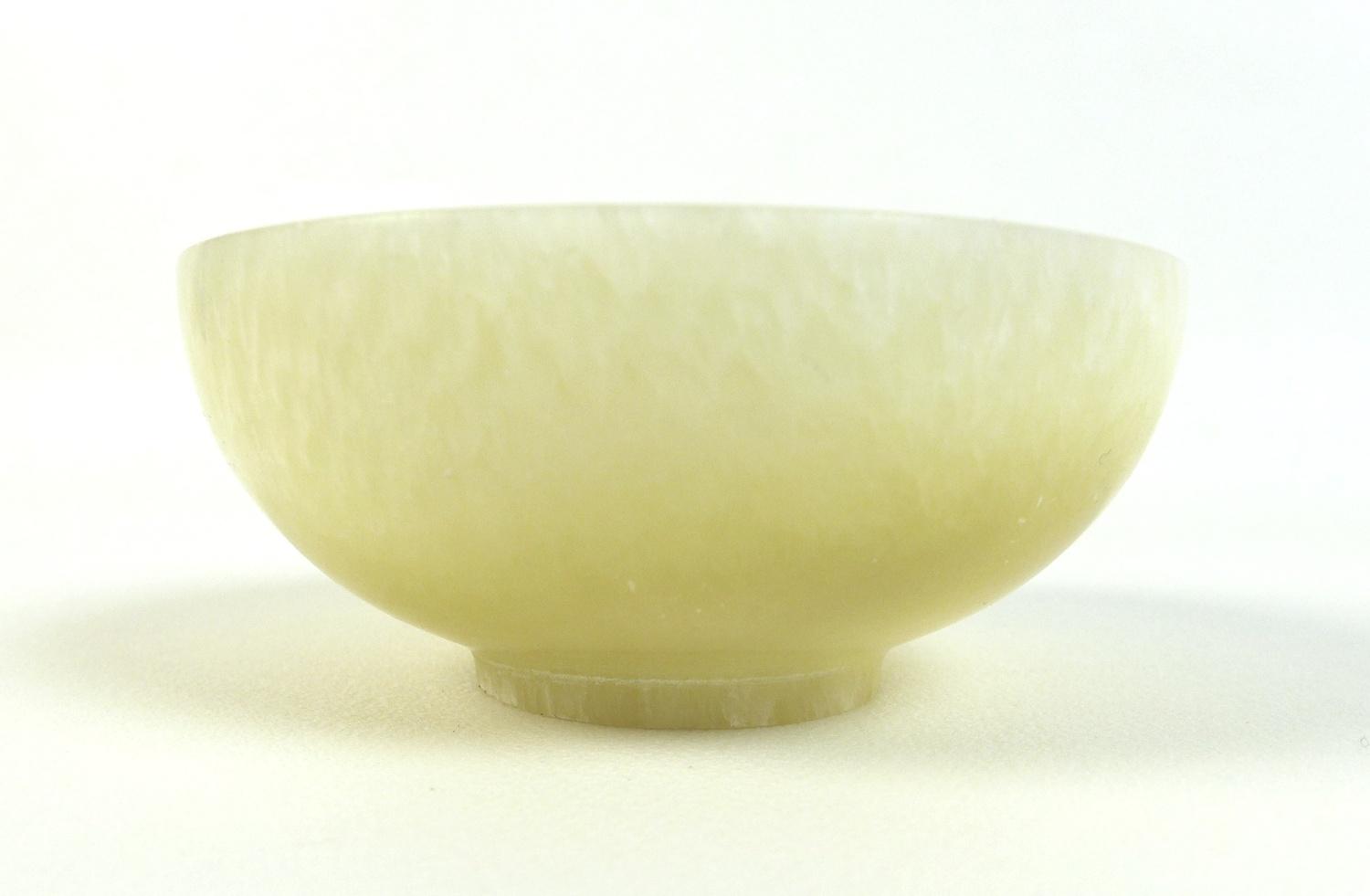 A Chinese mutton fat jade bowl, 11 by 4.5cm, together with a pale green and white jade bangle, 6cm - Image 3 of 7