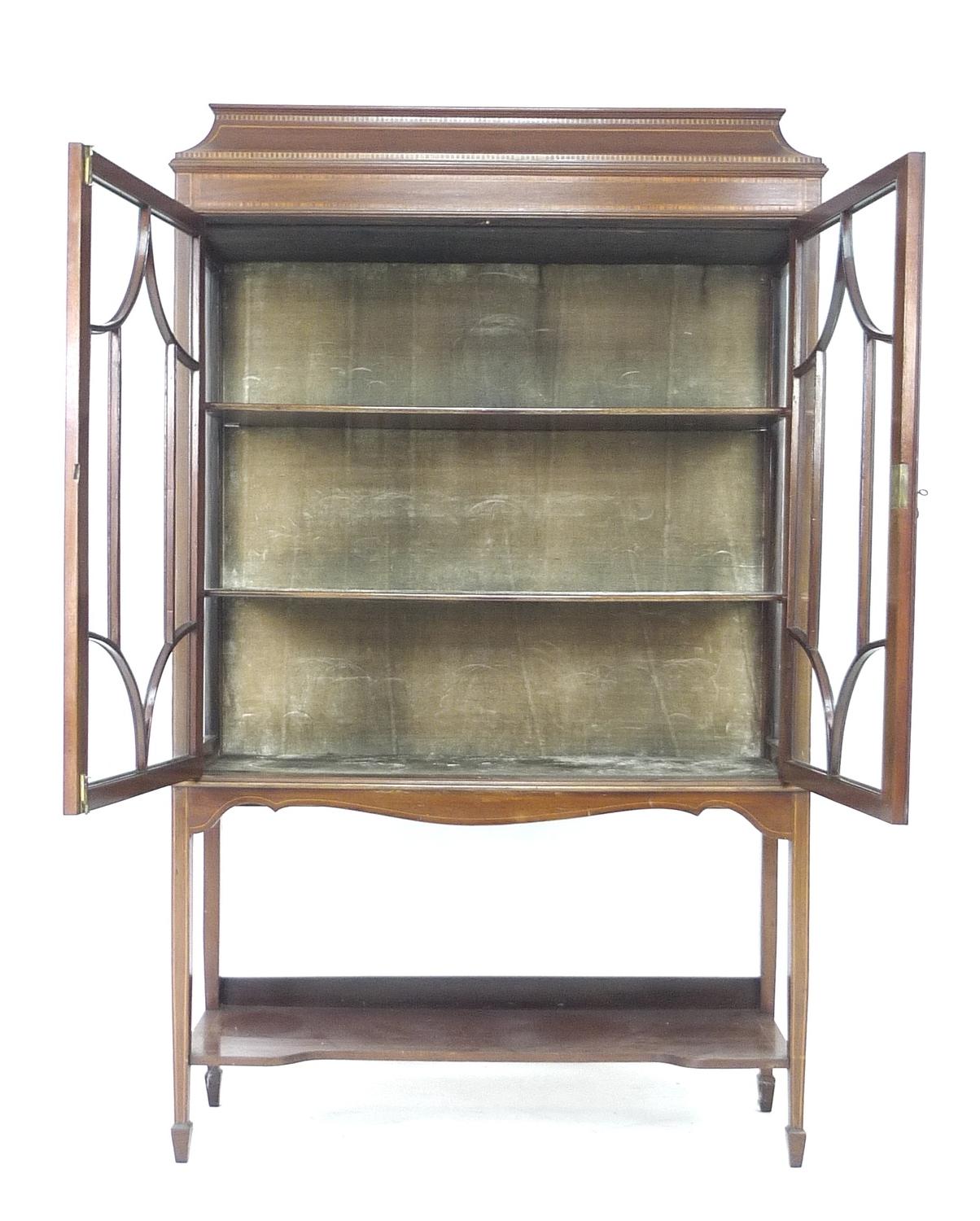 An Edwardian mahogany crossbanded and line inlaid display cabinet, twin glazed doors enclosing two - Image 2 of 4