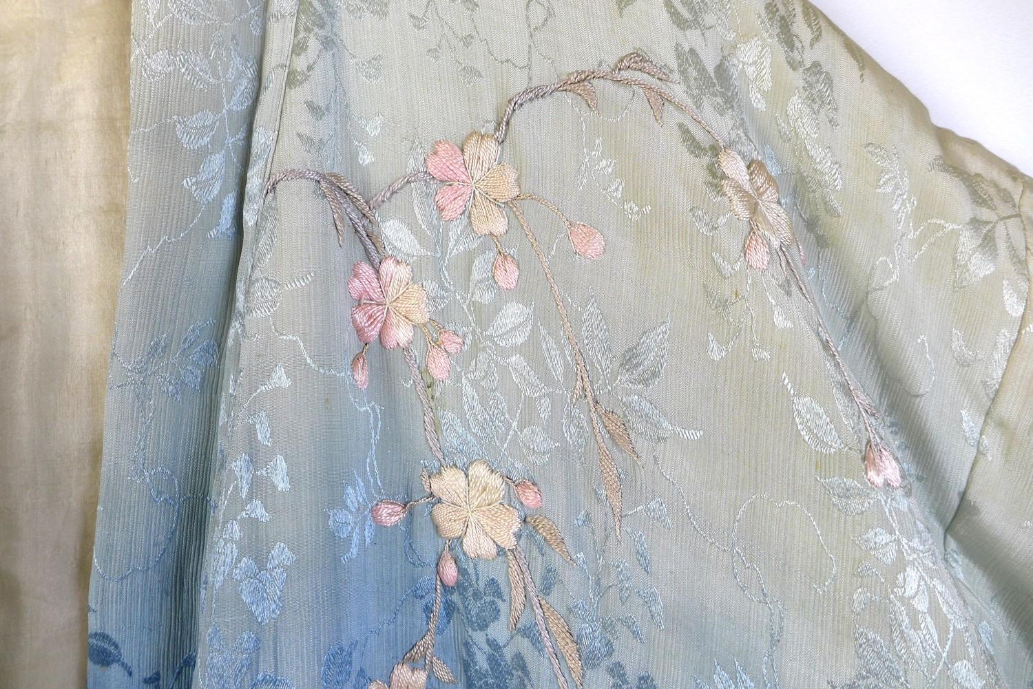 An early 20th century Japanese haori padded jacket, embroidered in silk with white and pink flowered - Image 5 of 17