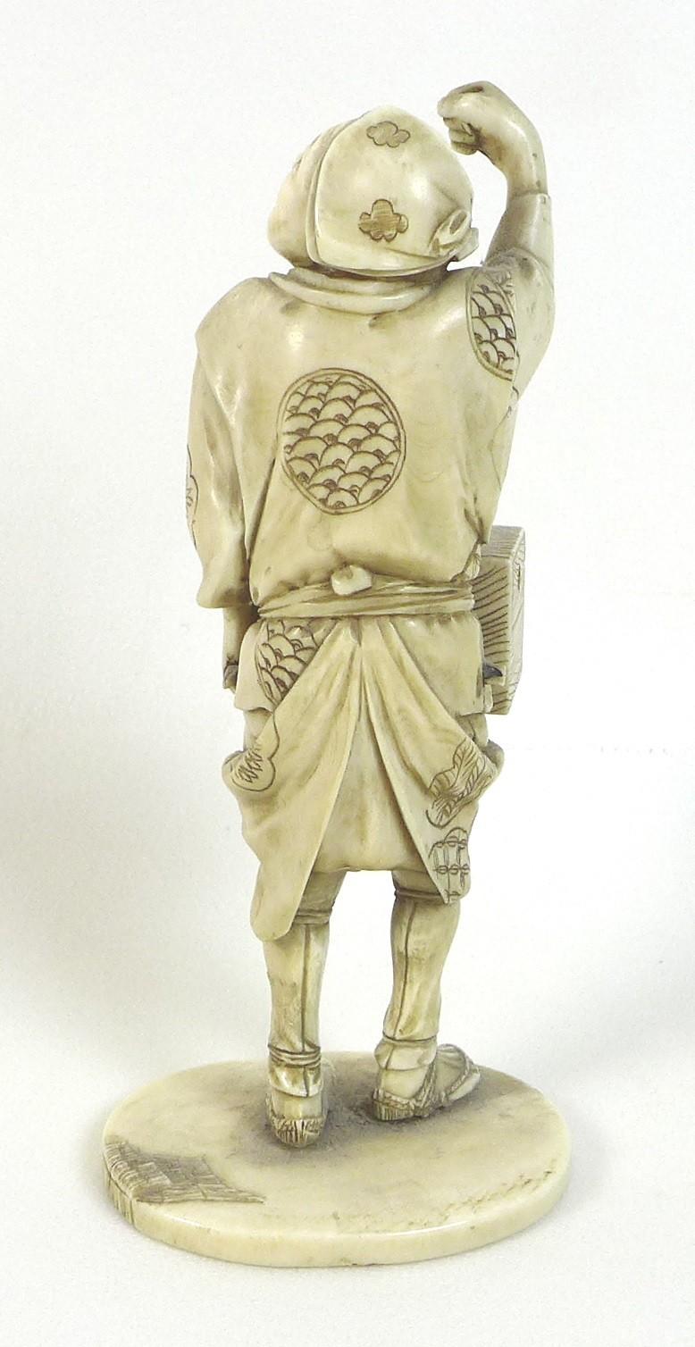 A Japanese ivory okimono, Meiji Period, late 19th century, modelled as a man standing looking up - Image 4 of 6
