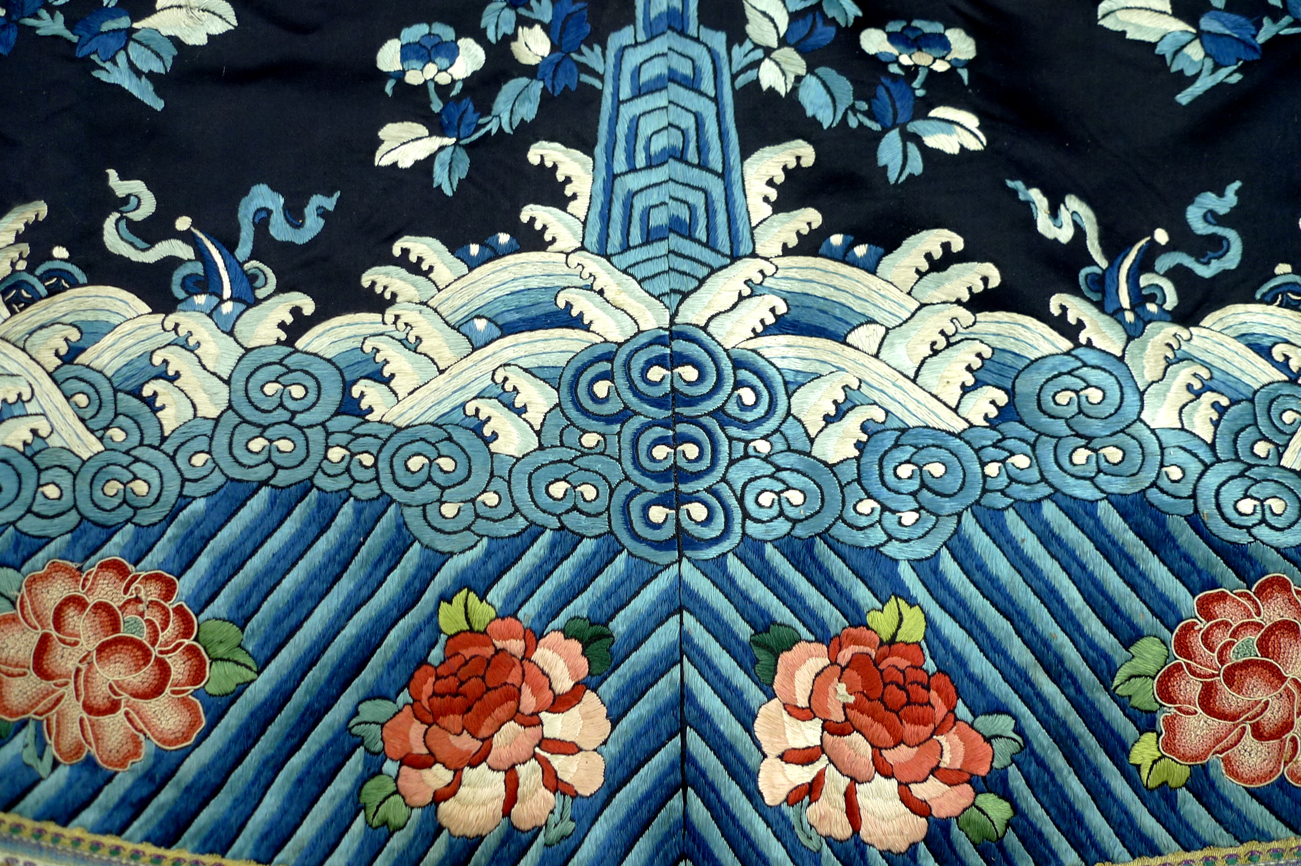 An early 20th century silk Chinese robe, with navy blue ground and intricately embroidered with - Image 25 of 34