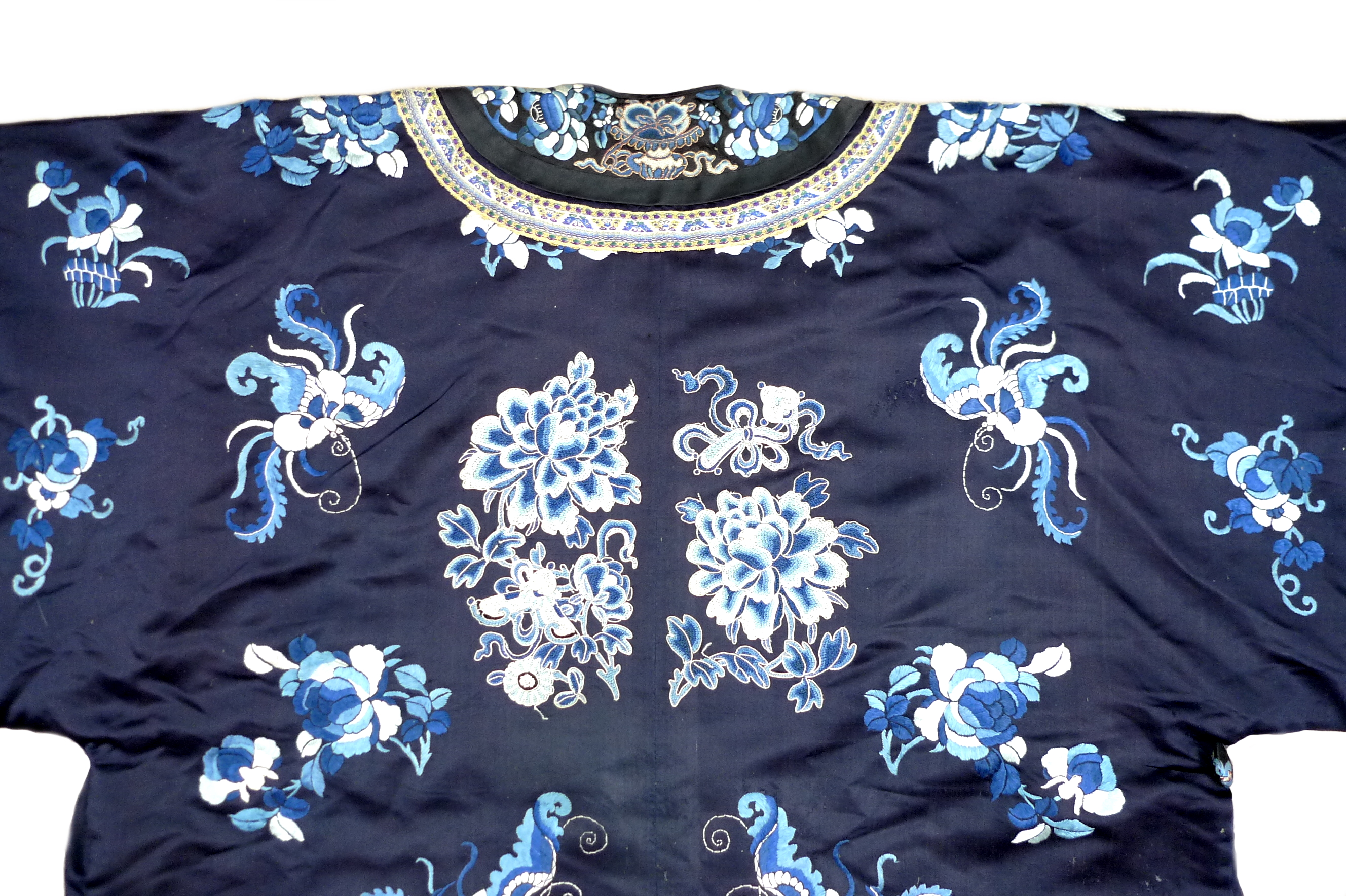 An early 20th century silk Chinese robe, with navy blue ground and intricately embroidered with - Image 27 of 34