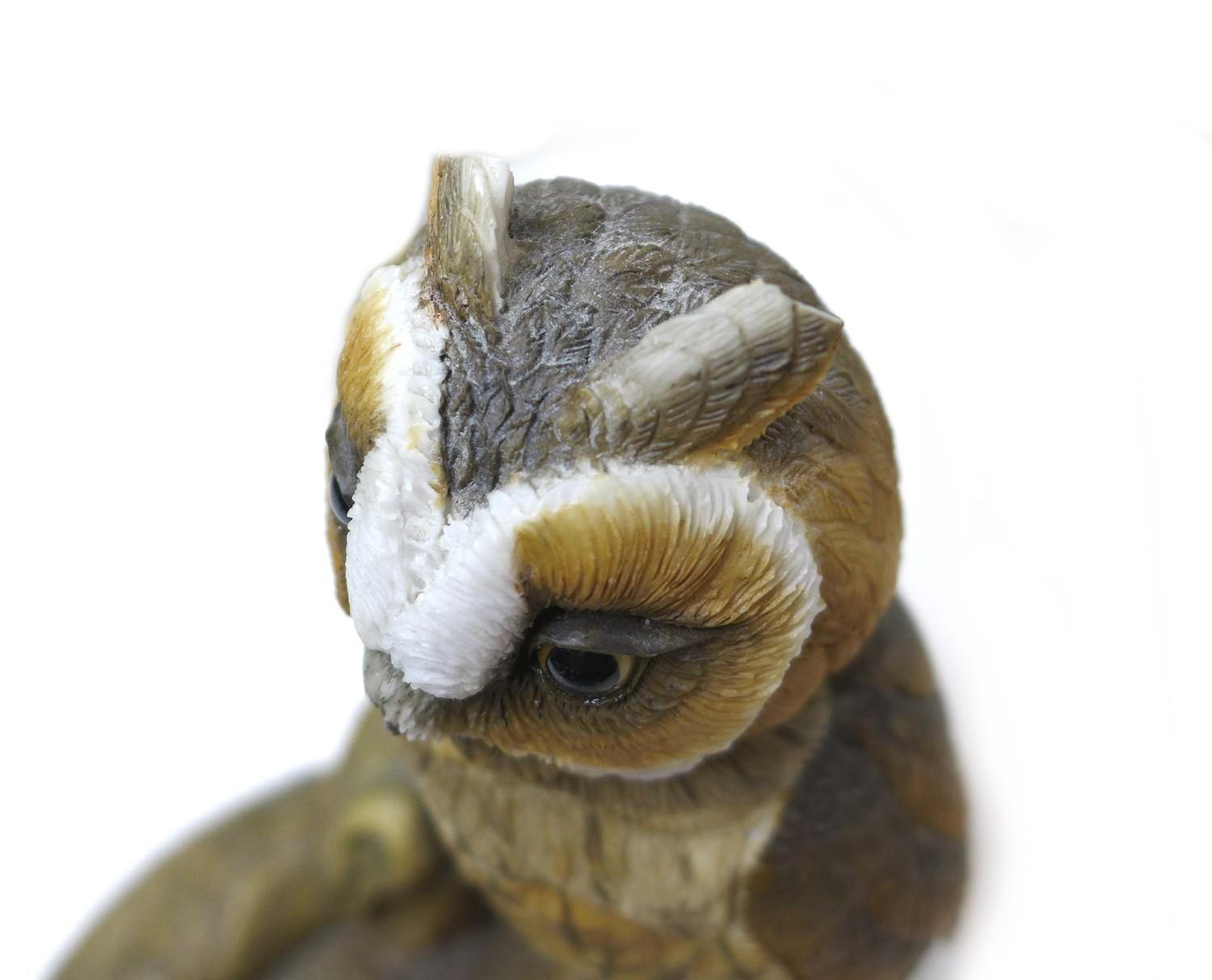 A group of twenty various wildlife figurines, including a Border Fine Arts style Hawk, signed Tom - Image 4 of 5