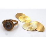 A pair of gentleman's 9ct gold cufflinks, of oval form, having one plain, the other with starburst