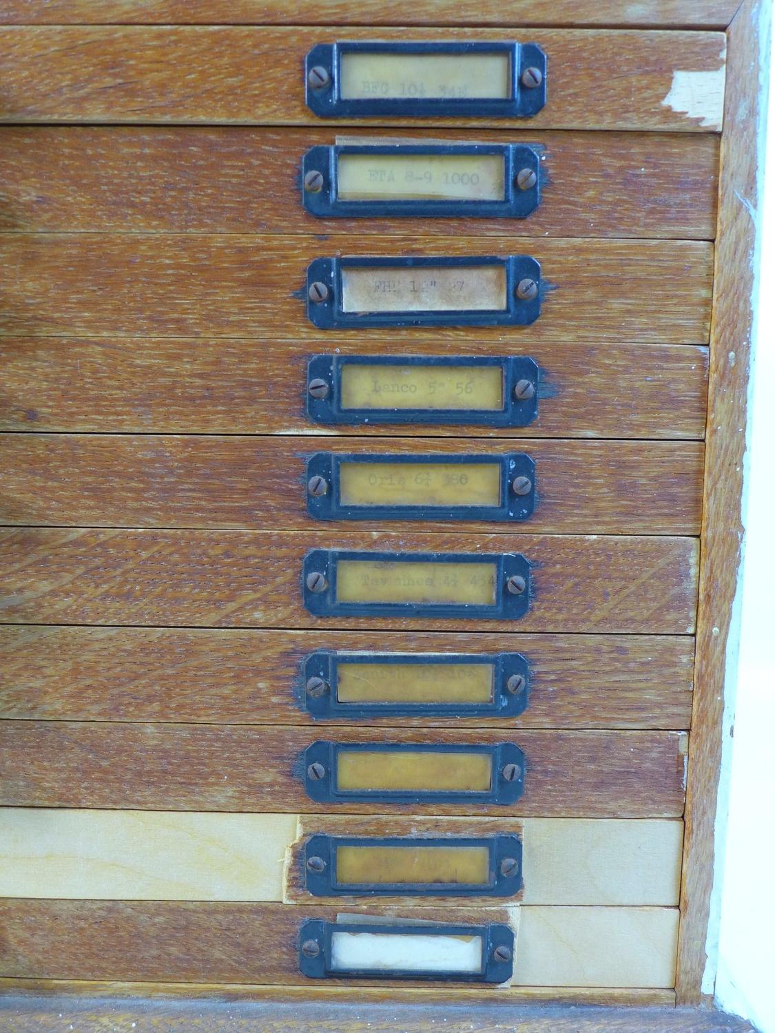 A collection of watch parts, contained within an oak ten drawer table top chest - Image 9 of 9