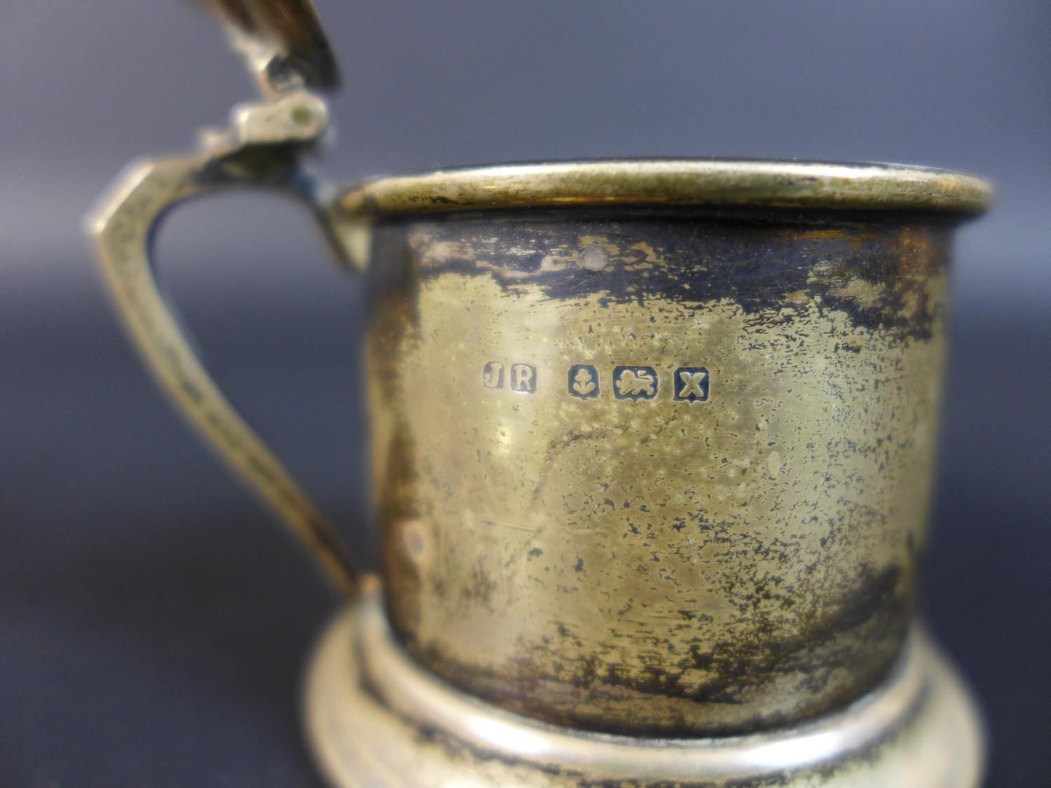 A group of George V silver items, comprising a mustard pot, 6.5 including (handle) by 5.3 by 6cm - Image 12 of 14