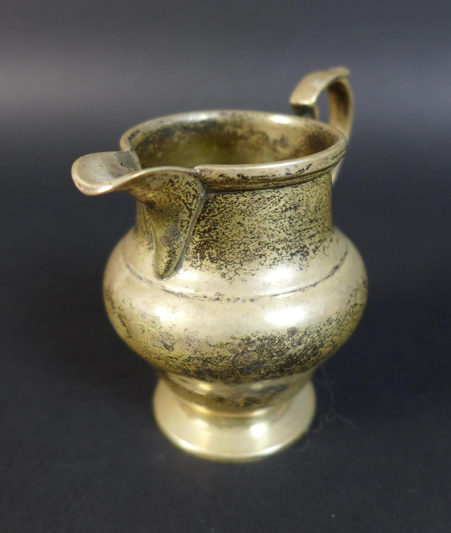 A George V silver bachelor's tea set, of compressed bun form on circular foot, comprising a teapot - Image 9 of 15