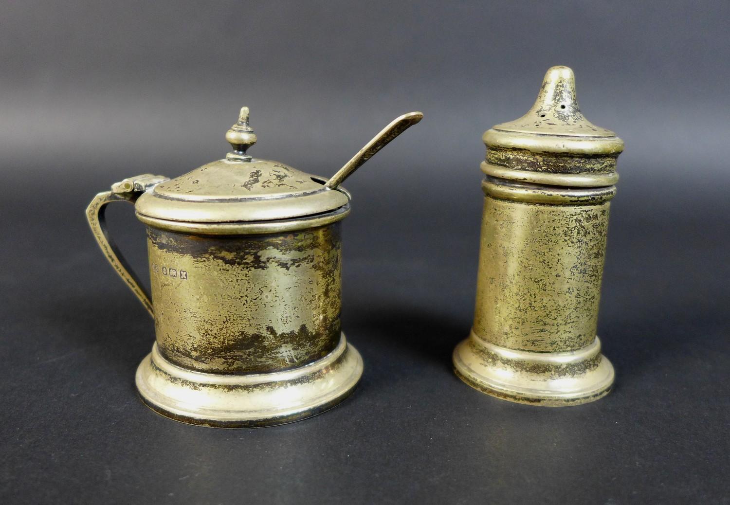 A group of George V silver items, comprising a mustard pot, 6.5 including (handle) by 5.3 by 6cm - Image 4 of 14