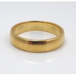 An 18ct yellow gold wedding band, maker LW, size V/W, 7.8g, in a modern black presentation case, and