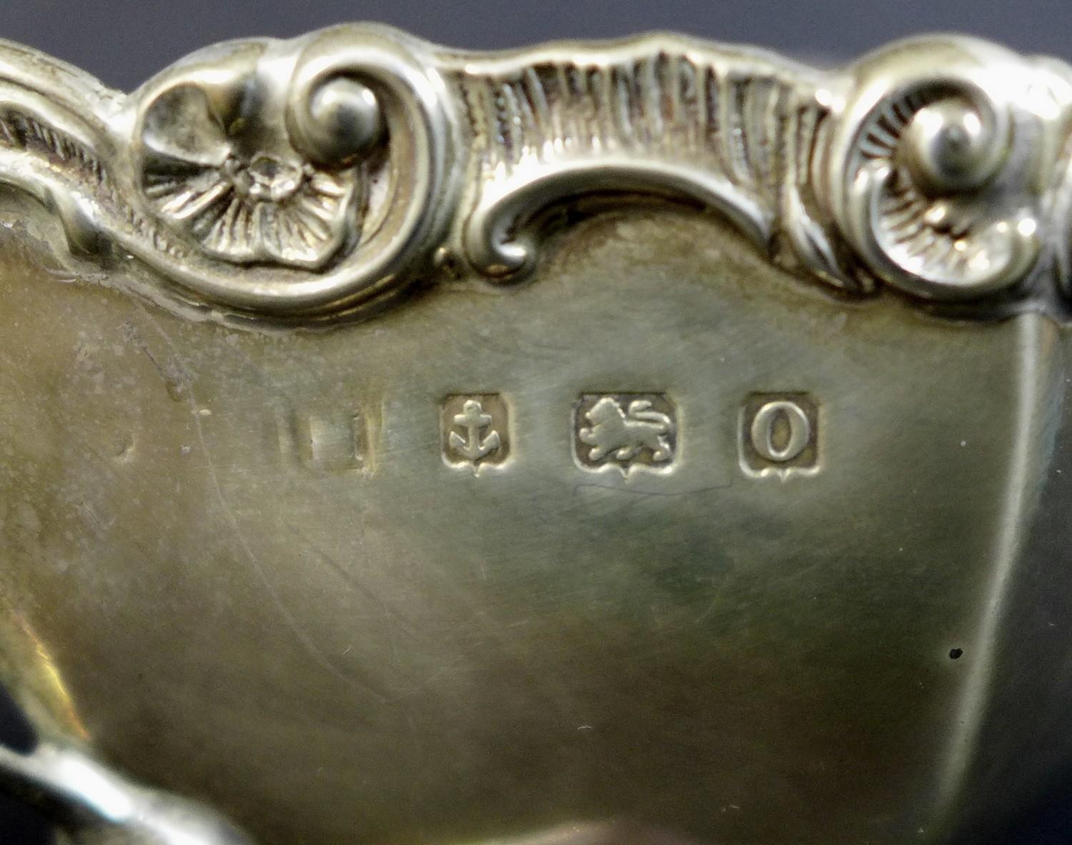 A pair of Edwardian silver sauce boats, the handles with cast jaguar heads, and scroll rim, raised - Image 6 of 15