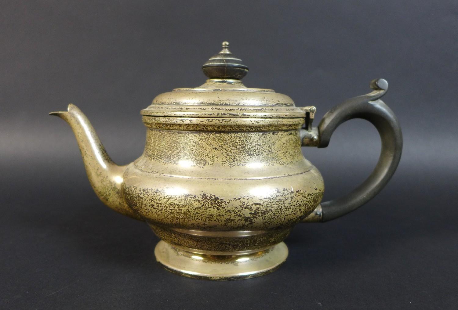 A George V silver bachelor's tea set, of compressed bun form on circular foot, comprising a teapot - Image 2 of 15