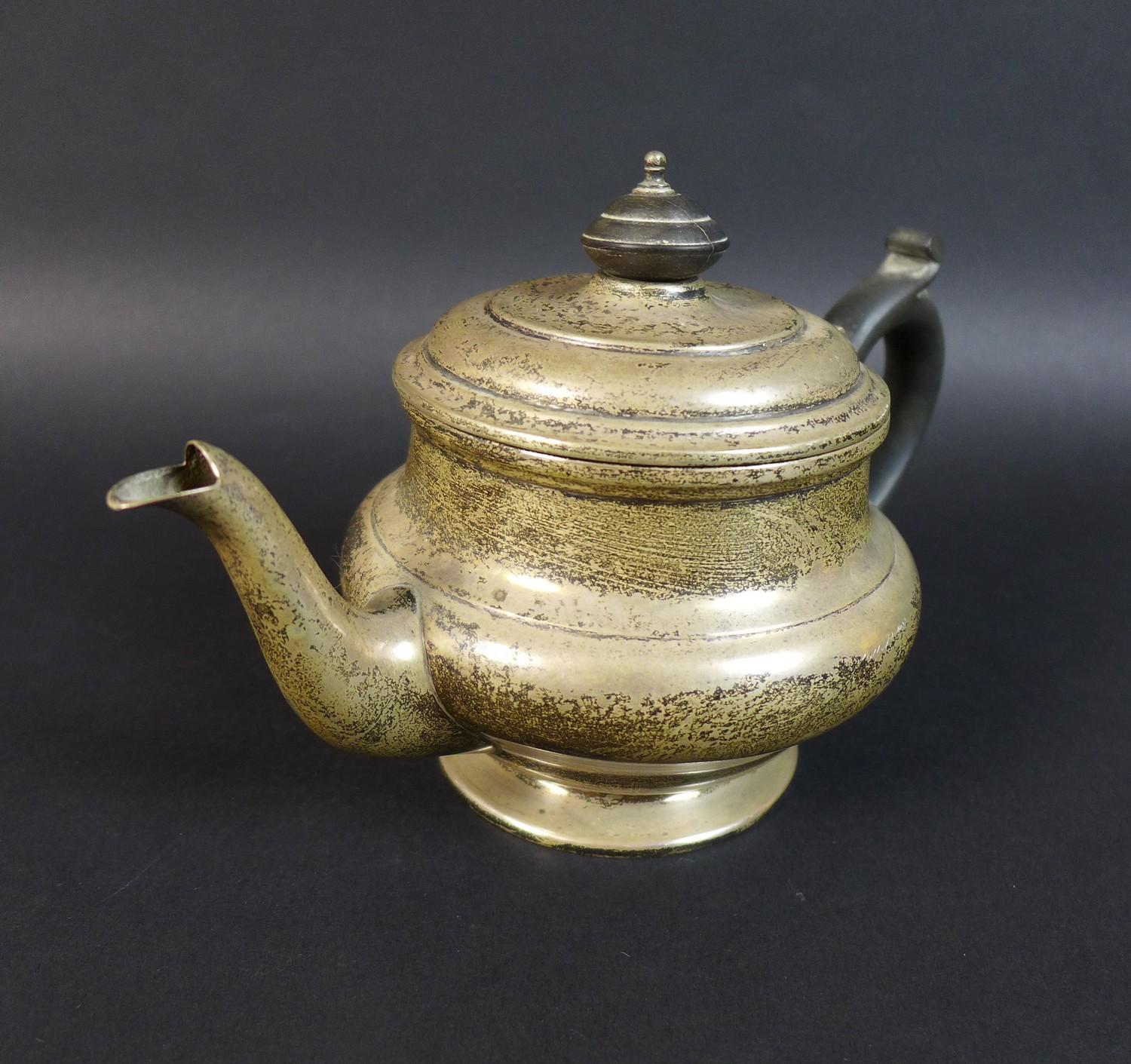 A George V silver bachelor's tea set, of compressed bun form on circular foot, comprising a teapot - Image 3 of 15