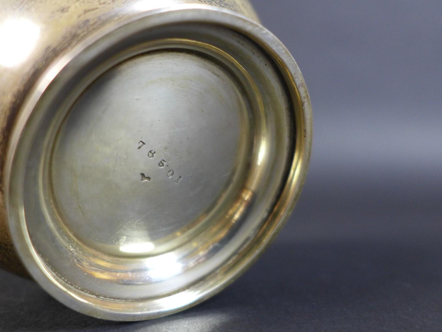 A George V silver bachelor's tea set, of compressed bun form on circular foot, comprising a teapot - Image 15 of 15