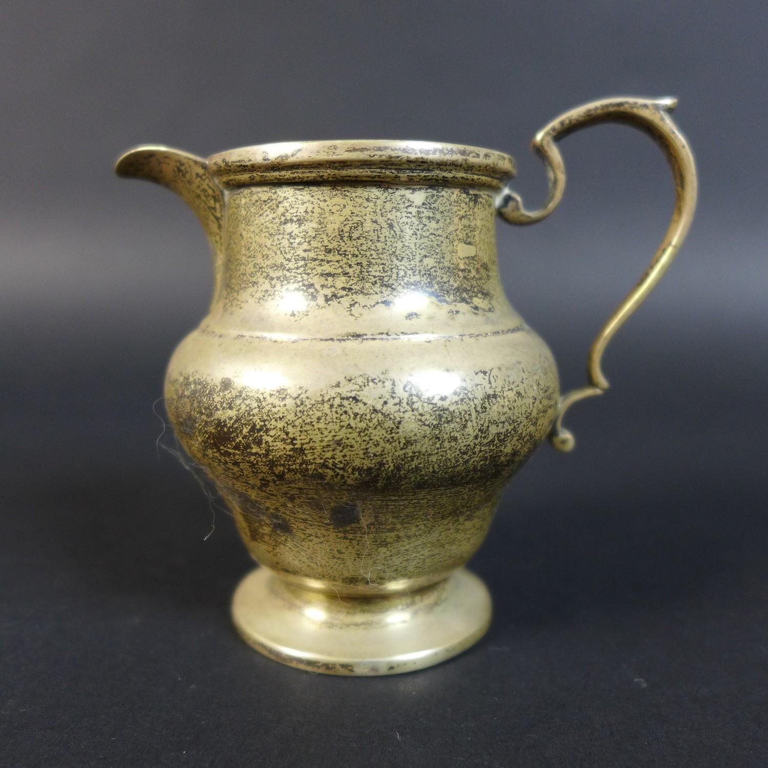 A George V silver bachelor's tea set, of compressed bun form on circular foot, comprising a teapot - Image 10 of 15