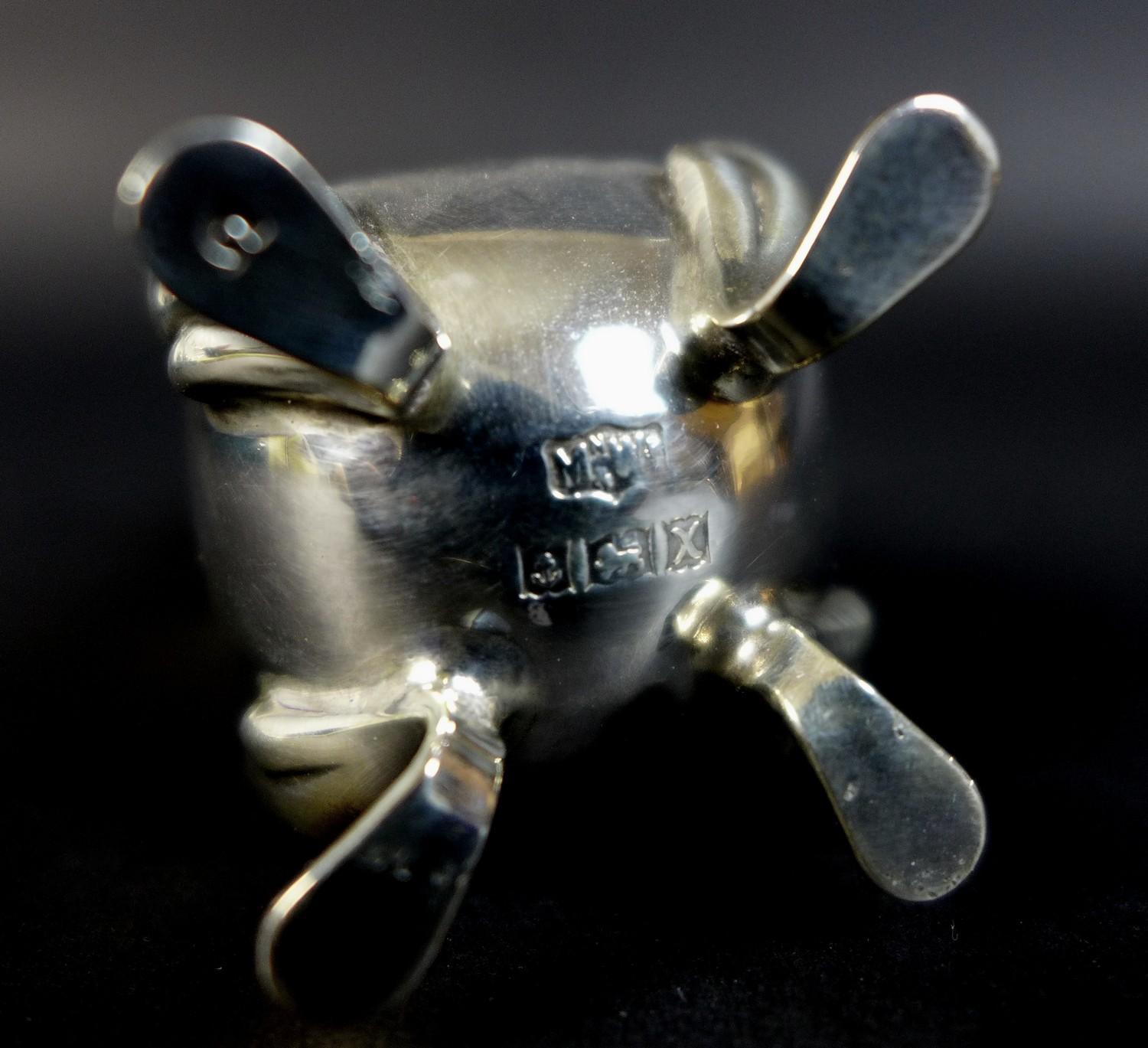 A pair of Edwardian silver sauce boats, the handles with cast jaguar heads, and scroll rim, raised - Image 14 of 15