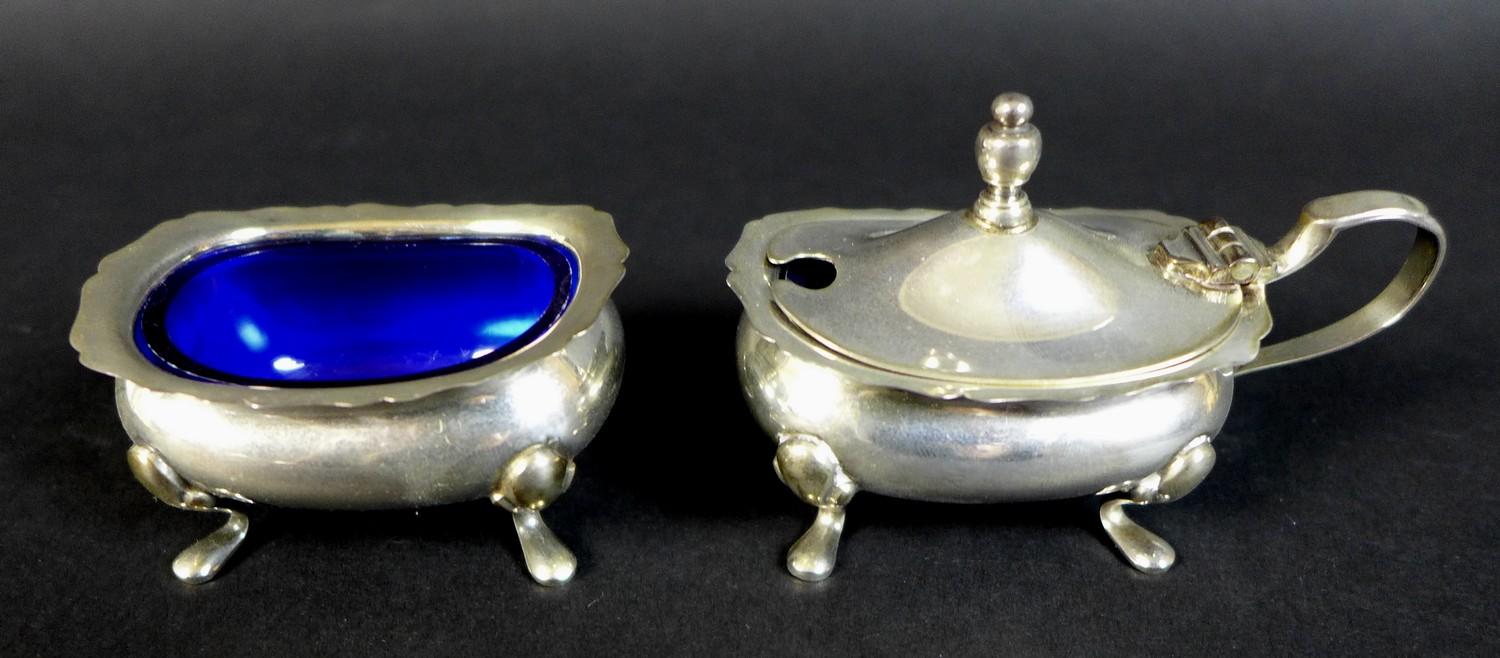A pair of Edwardian silver sauce boats, the handles with cast jaguar heads, and scroll rim, raised - Image 10 of 15