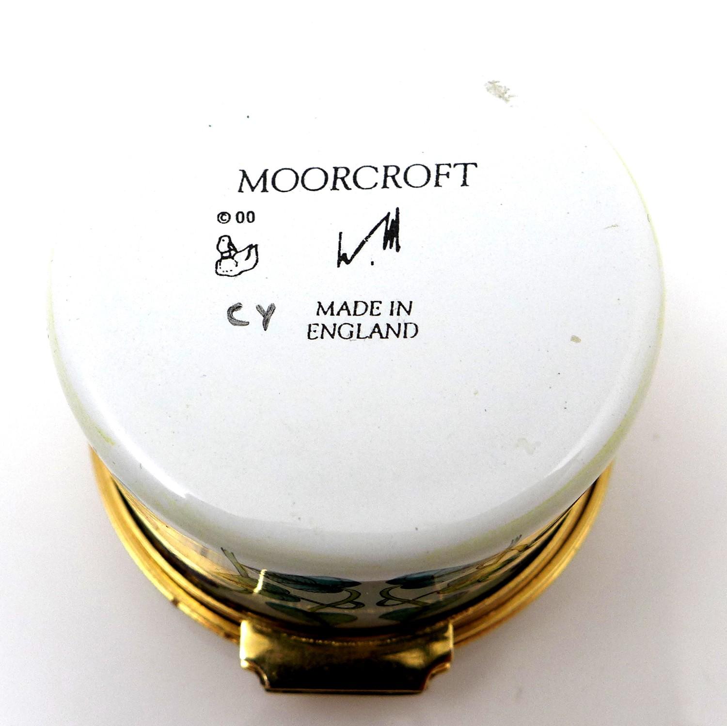A modern Moorcroft enamel box clock, decorated with Florida Star pattern, of cylindrical form with - Image 4 of 6