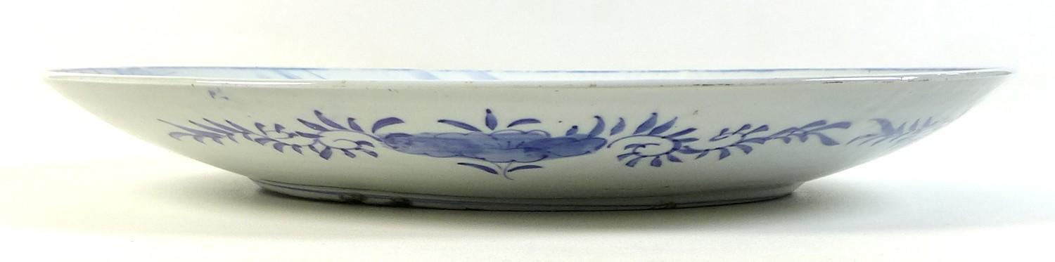 A pair of large Chinese Export porcelain 'Dragon' chargers, Qing Dynasty, late 19th / early 20th - Image 34 of 43