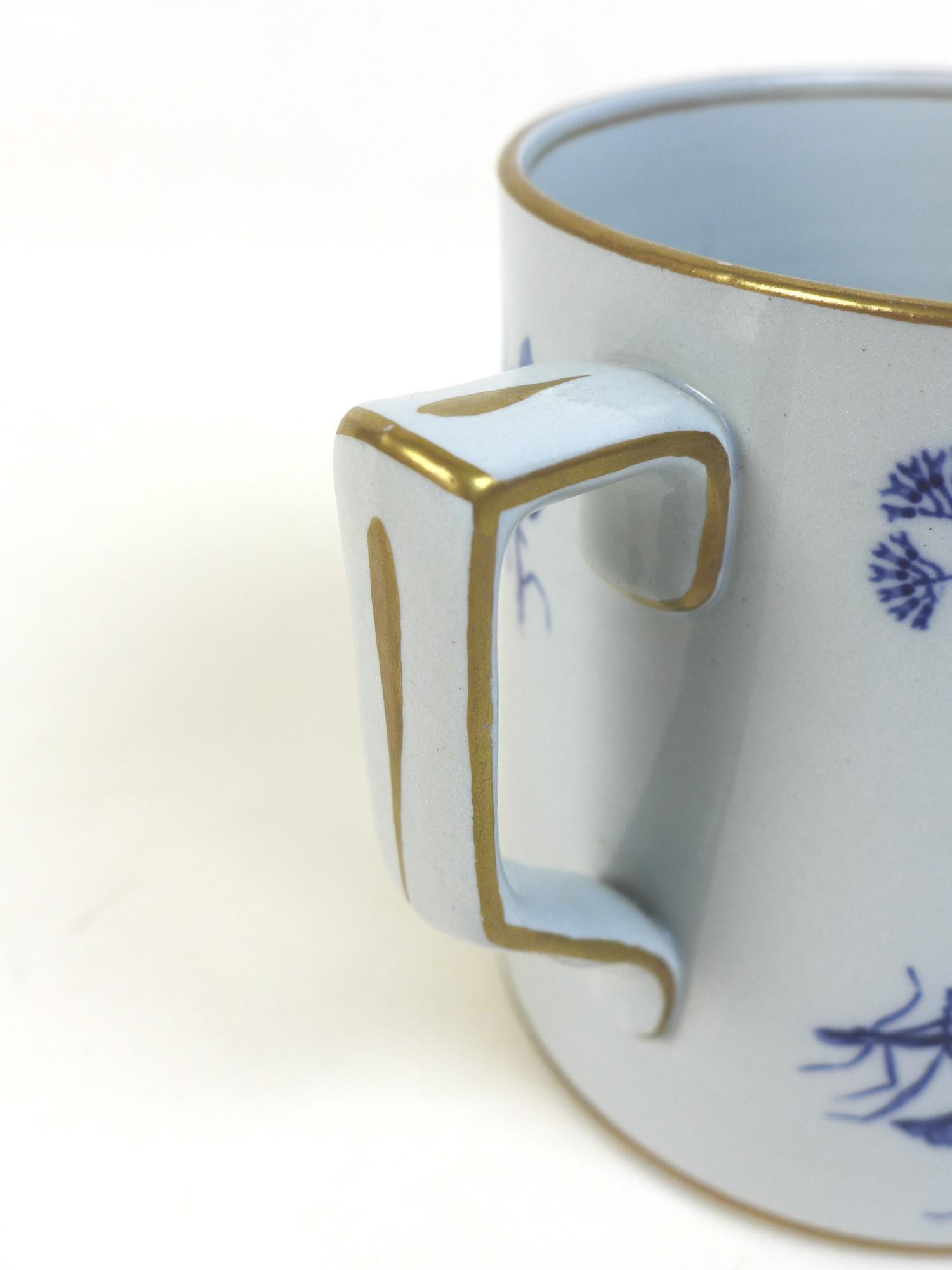 A 20th century Japanese blue and white twin handled tankard, with gilt decoration to rim and - Image 4 of 7